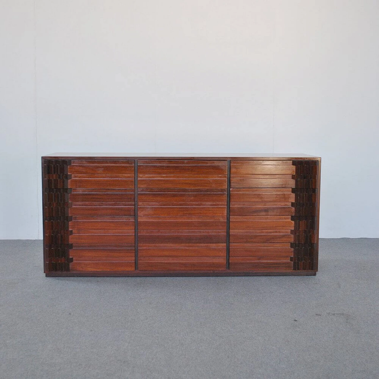 Diamante chest of drawers in walnut by Luciano Frigerio, 70s 1281172