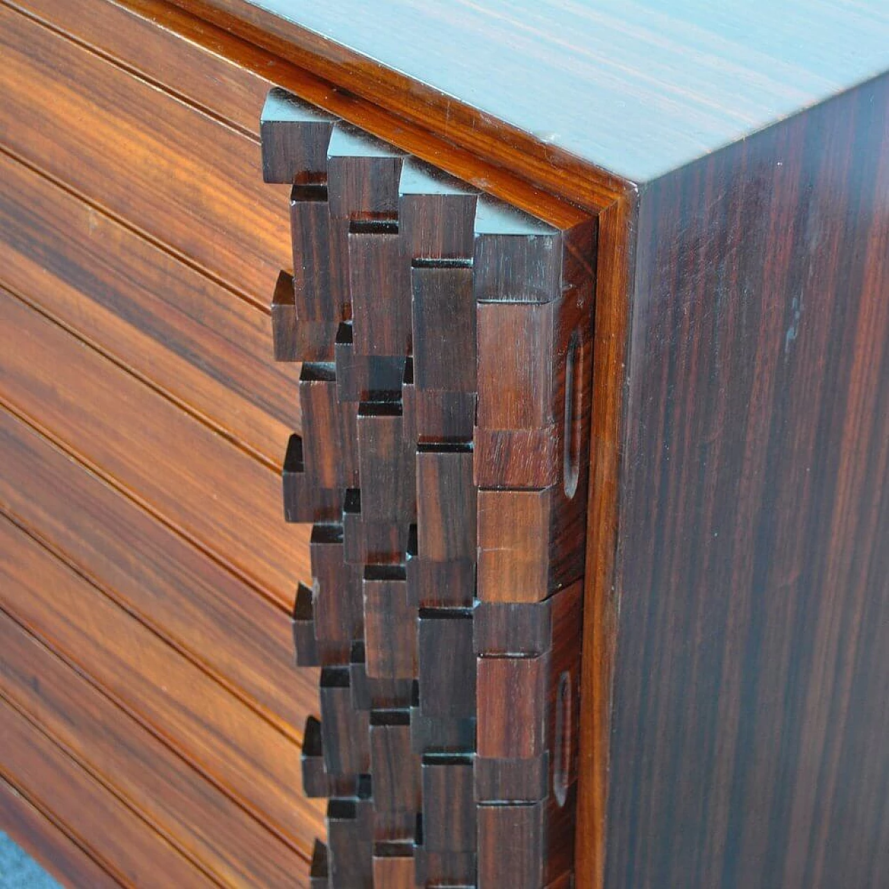 Cassettiera Diamante in noce di Luciano Frigerio, anni '70 1281177