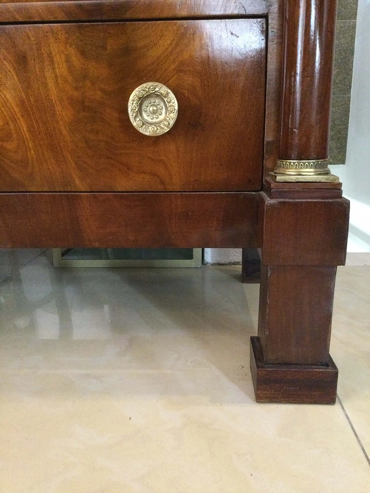 Empire chest of drawers in mahogany feathers, 19th century 1282602