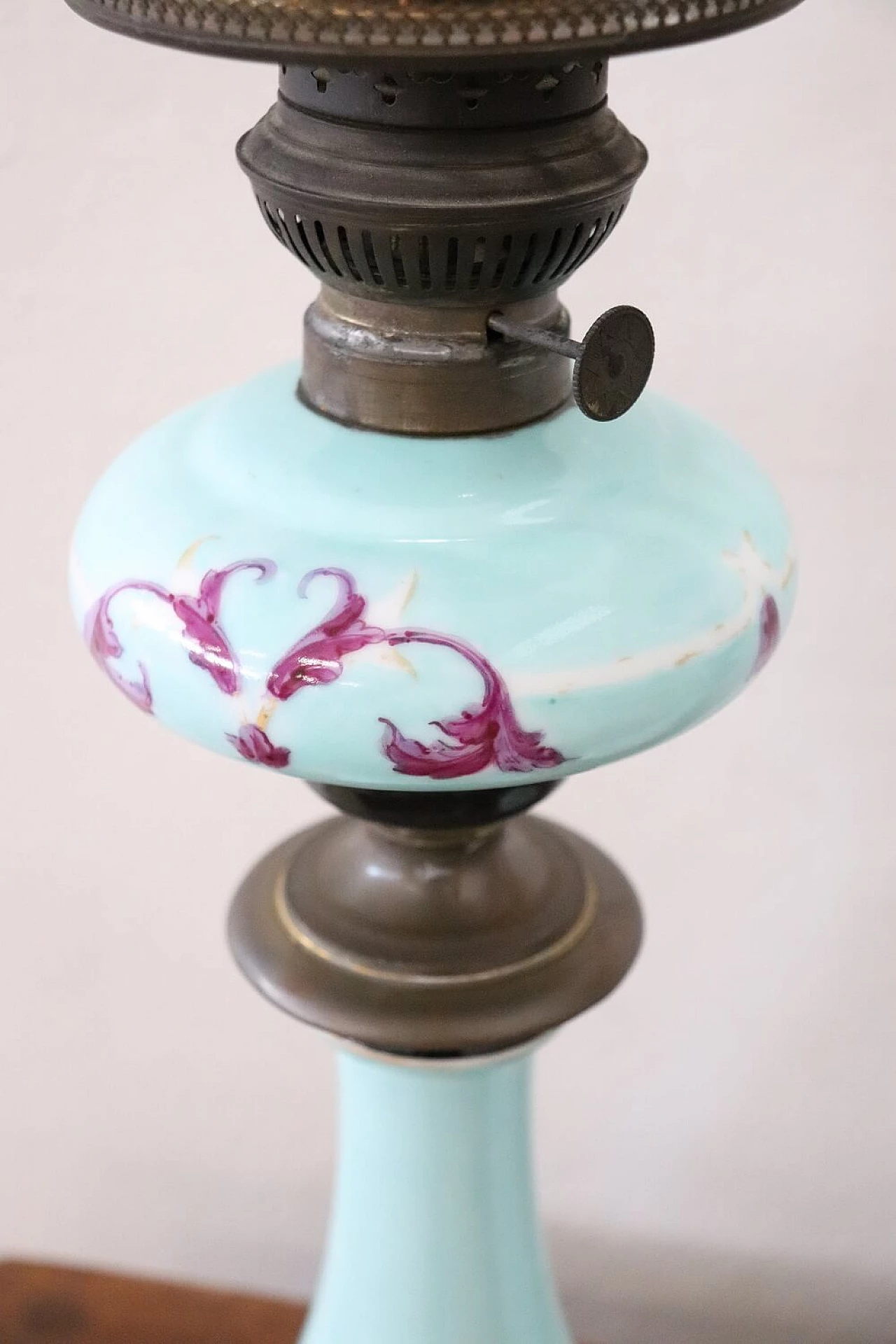 Coppia di lampade da tavolo antiche ad olio dipinte a mano, dell' '800 1282849