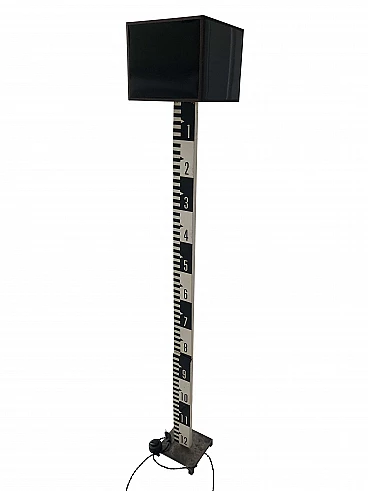 Wooden floor lamp with graduated scale with metal base