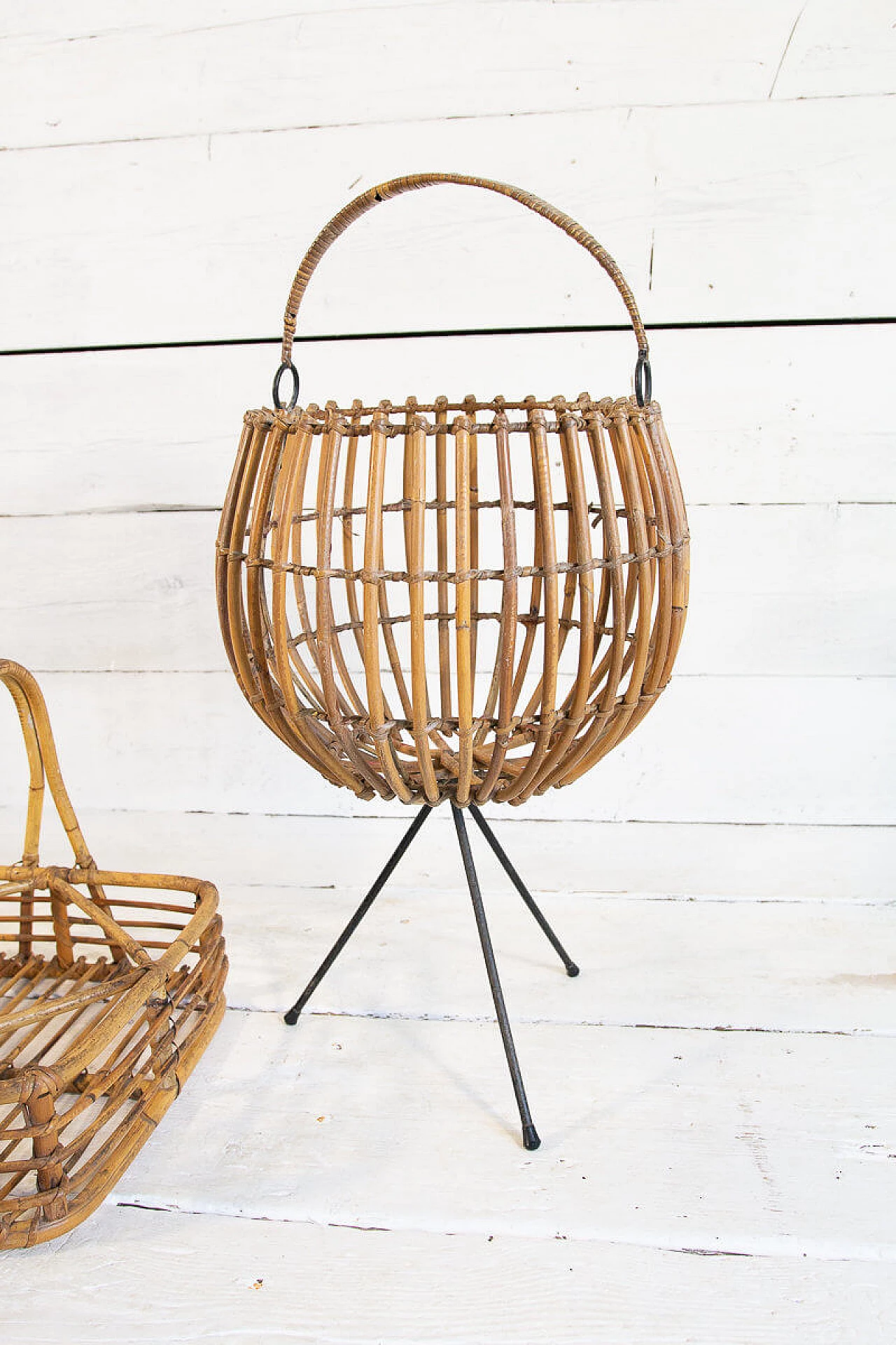 Basket sewn in wicker with feet, 50s 1283652