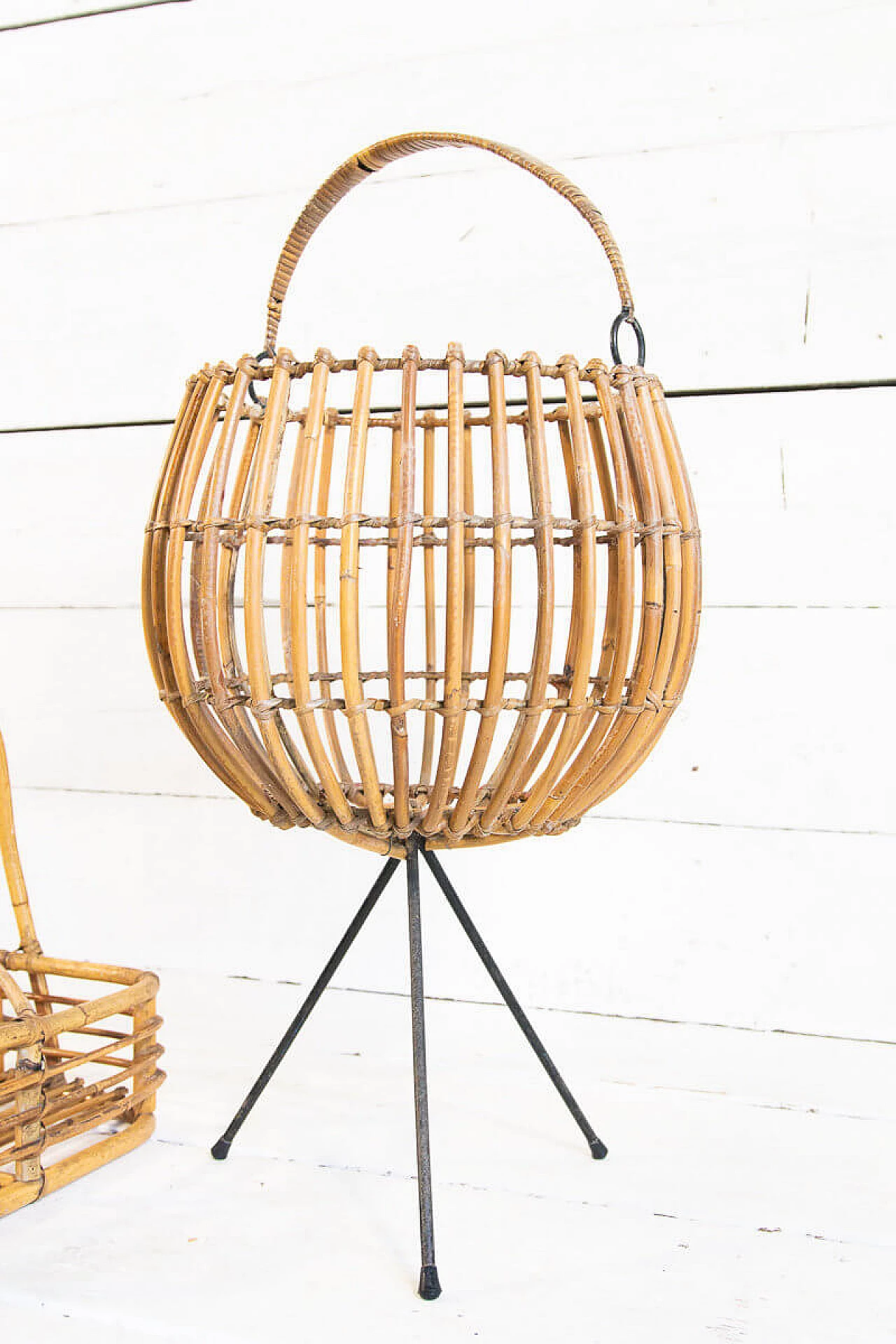 Basket sewn in wicker with feet, 50s 1283655
