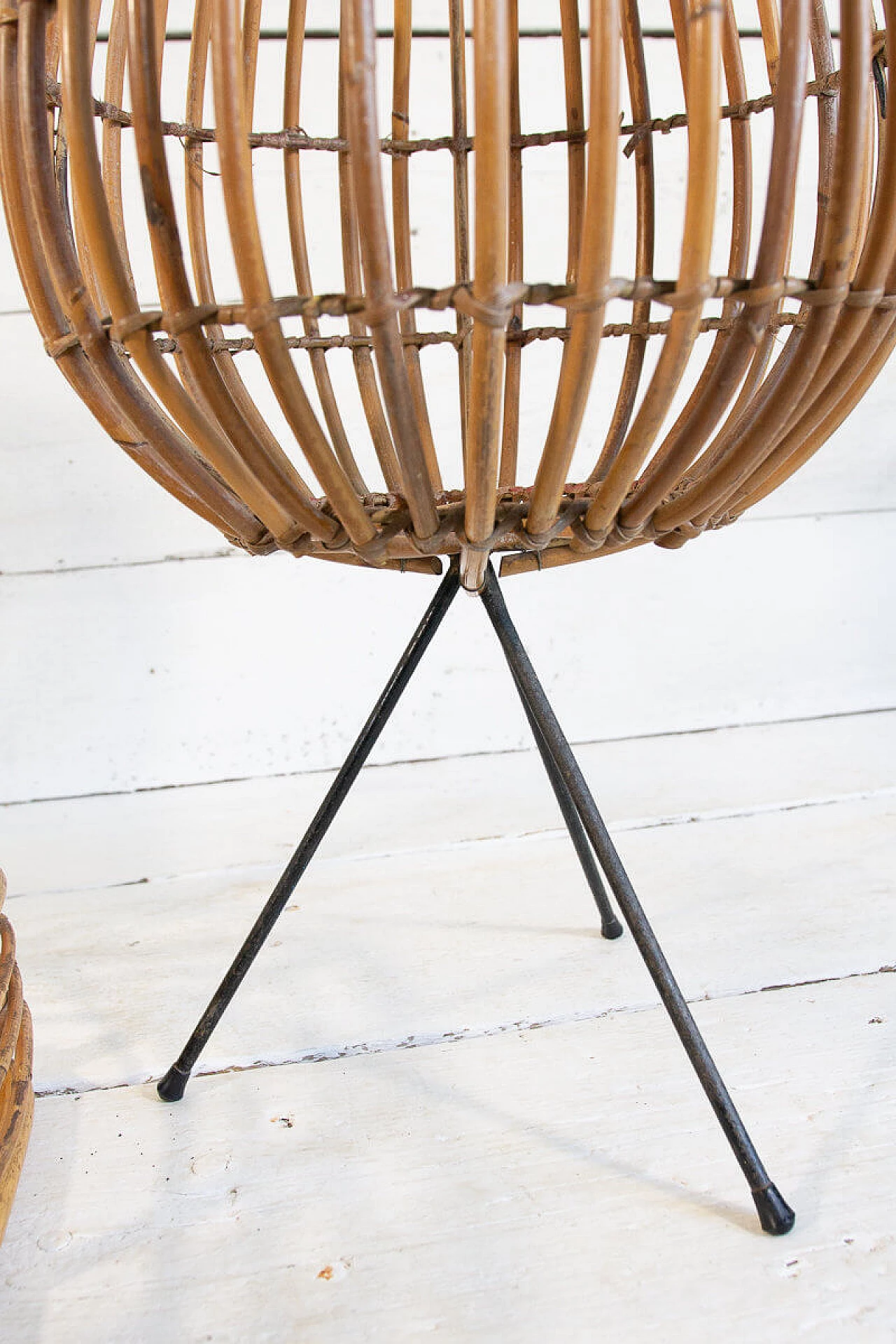 Basket sewn in wicker with feet, 50s 1283656