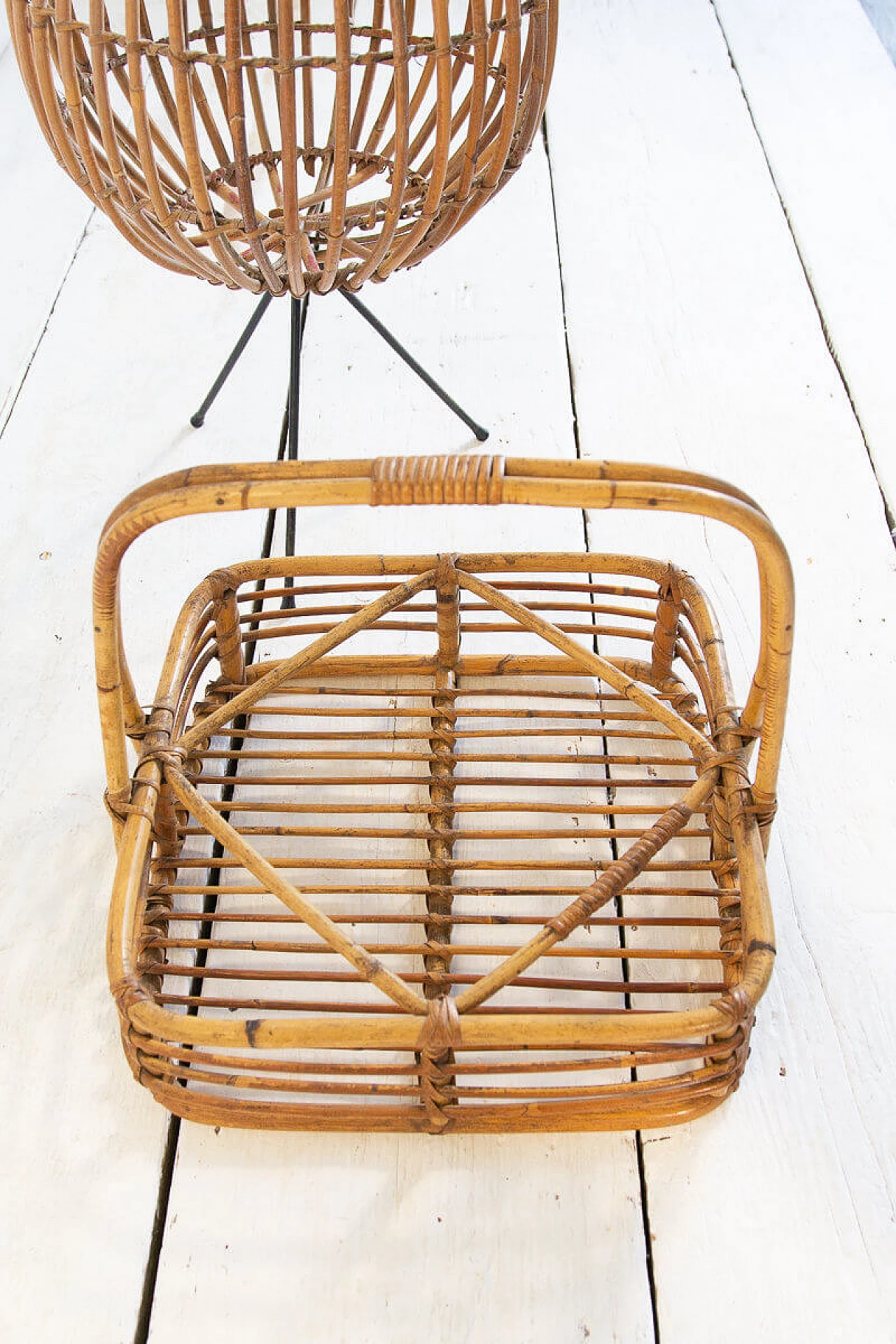 Wicker basket magazine rack, 50s 1283676