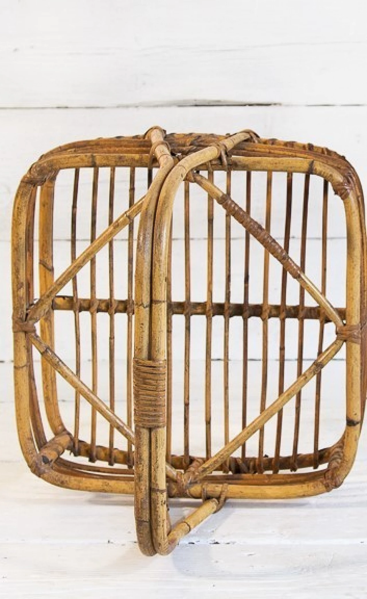 Wicker basket magazine rack, 50s 1283678