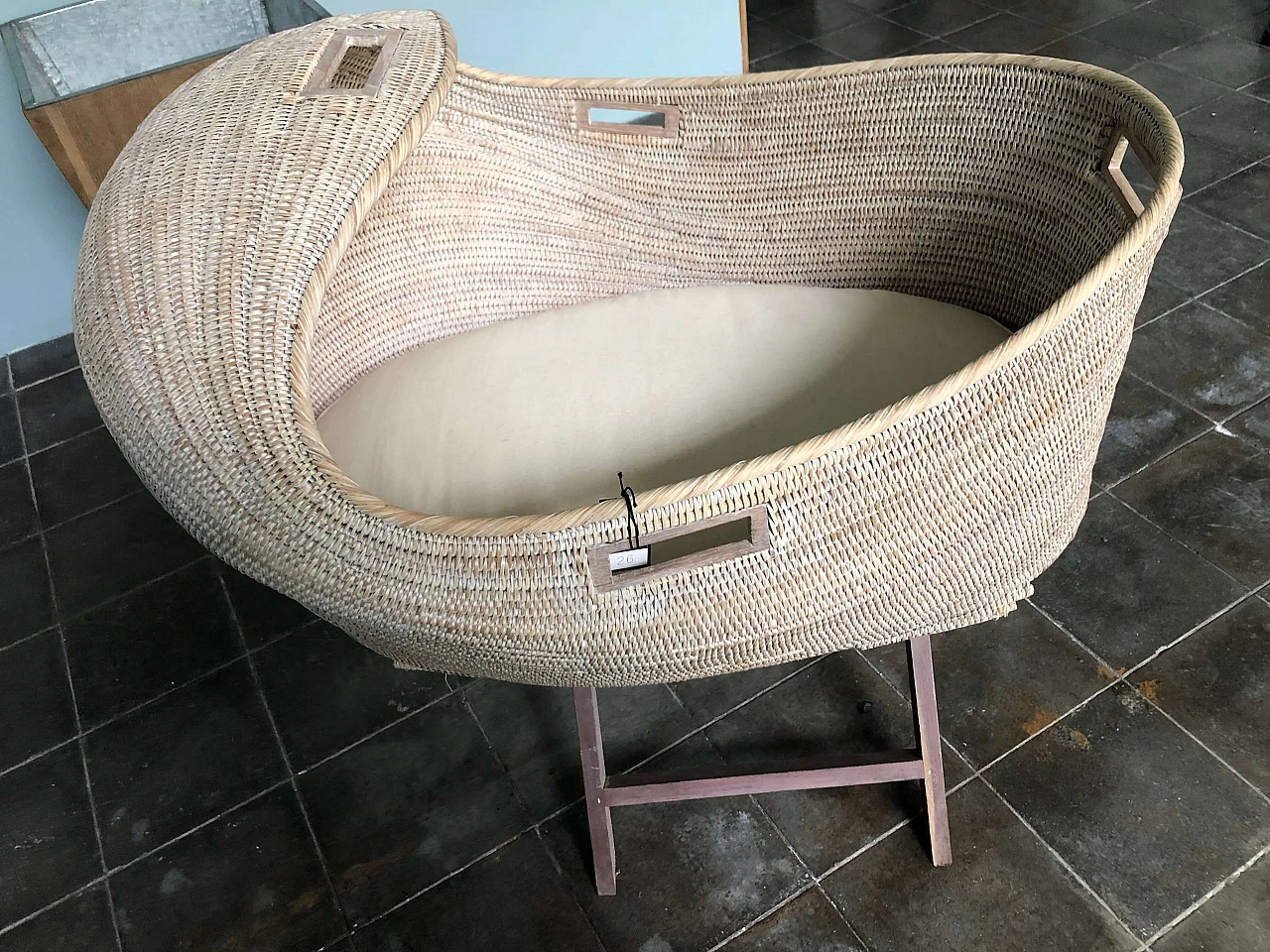 Rattan cradle and wooden folding stand 1283710