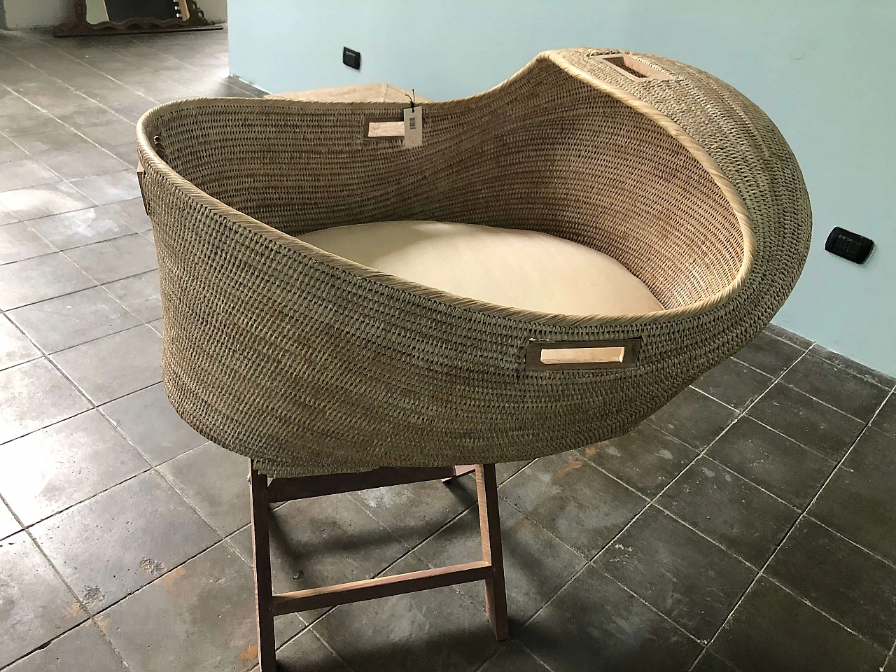 Rattan cradle and wooden folding stand 1283713