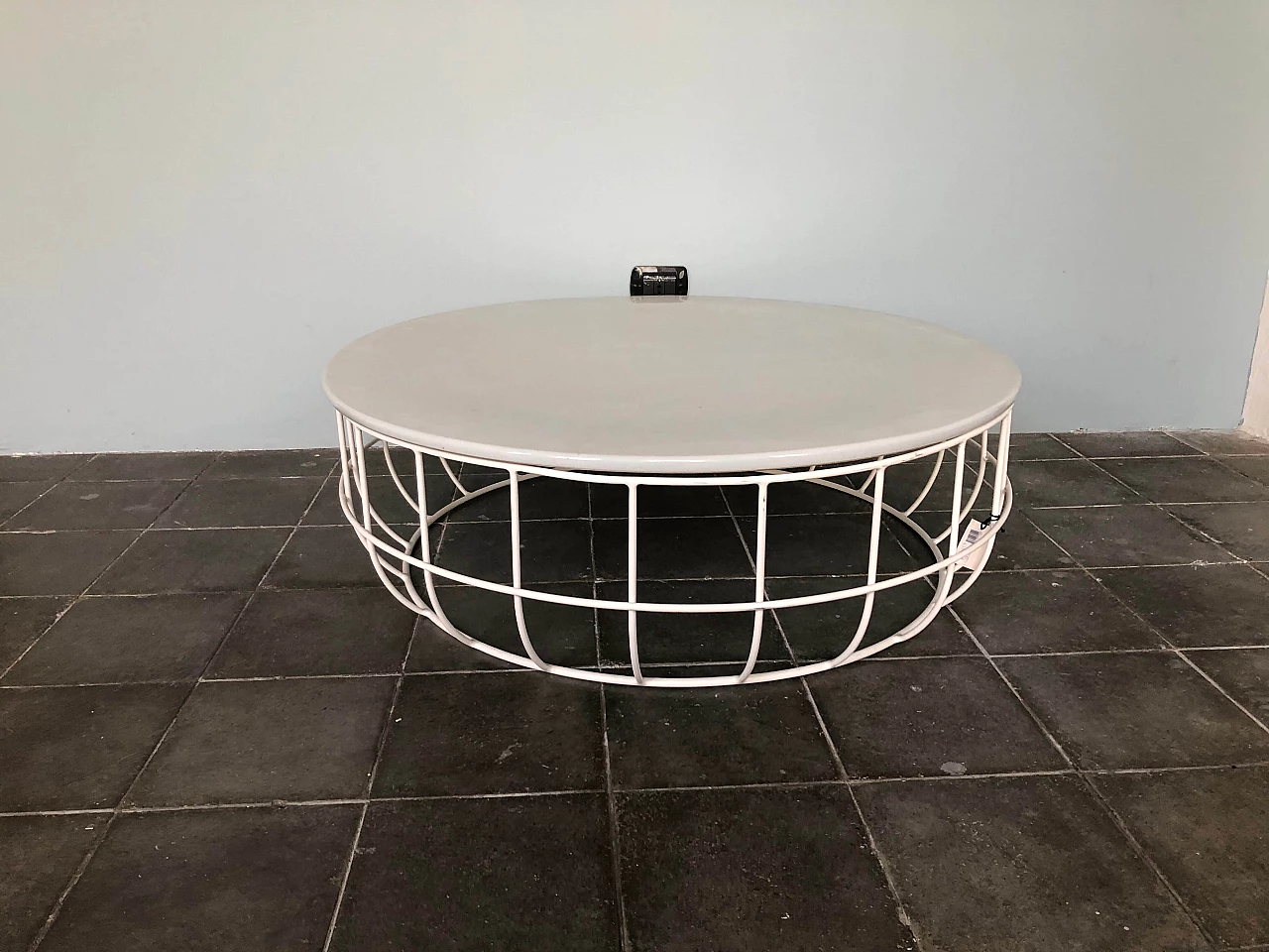 Outdoor coffee table in white enamelled metal, early 2000s 1283911