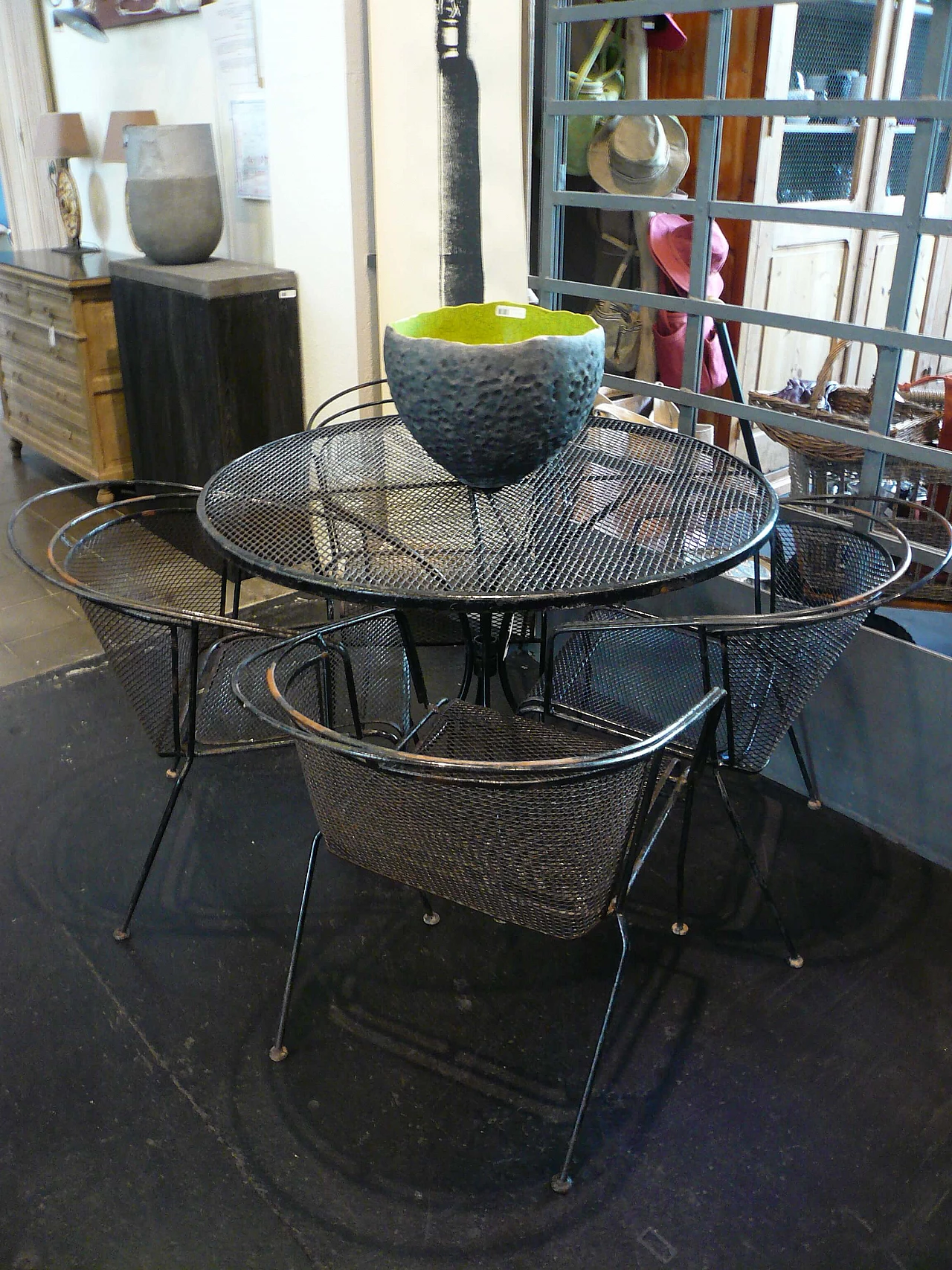Wrought-iron table and four small armchairs, 60s 1284033