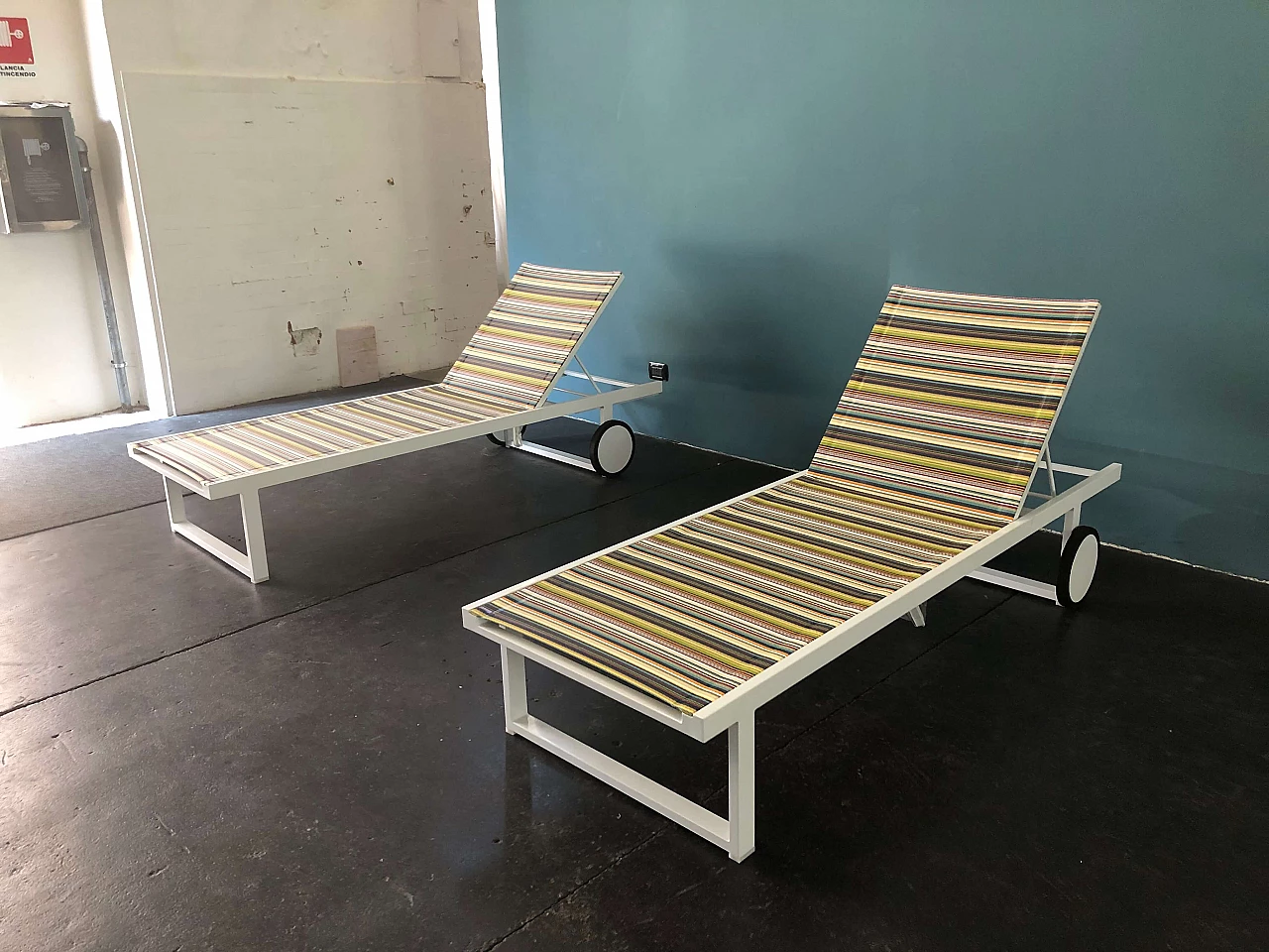 Pair of Allux chaise longue in painted aluminium, early 2000 1290091
