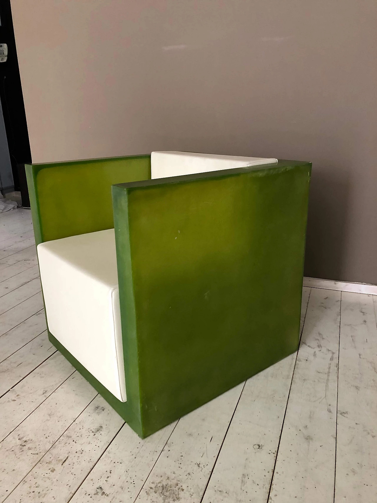 Outdoor low lounge chair in green resin, early 2000s 1290105