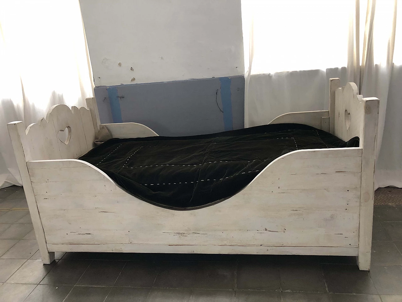 Letto singolo in legno dipinto di Flamant, inizio 2000 1301258