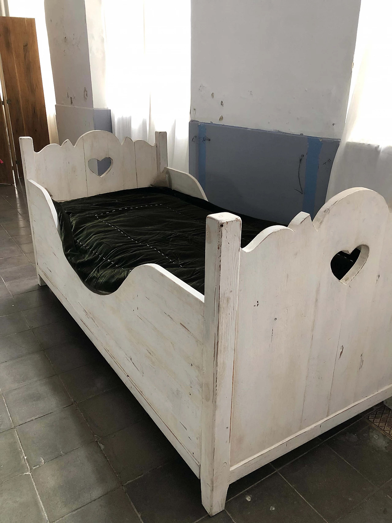 Letto singolo in legno dipinto di Flamant, inizio 2000 1301262