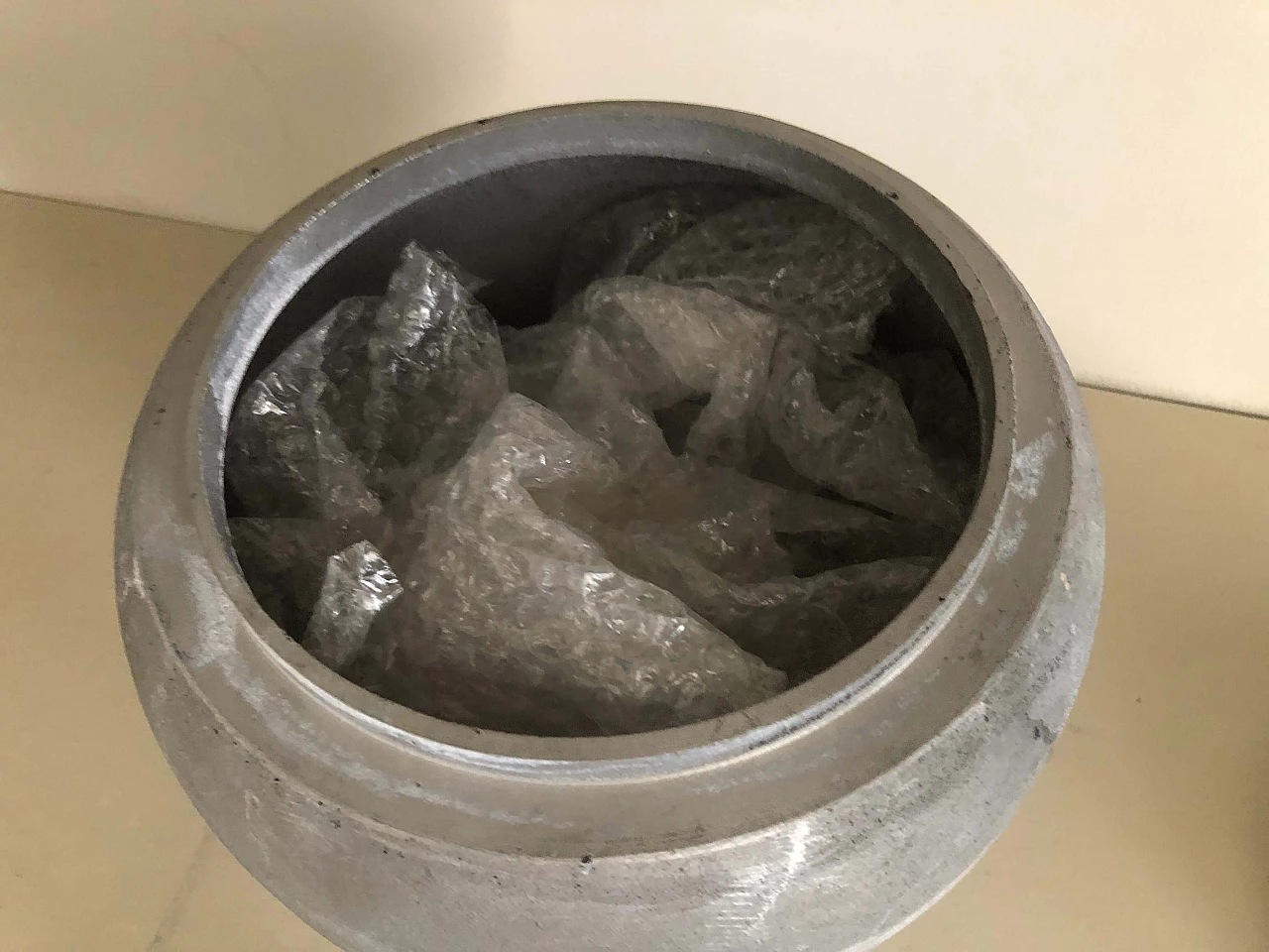 Vaso olandese in cemento con coperchio, 2000 1302286