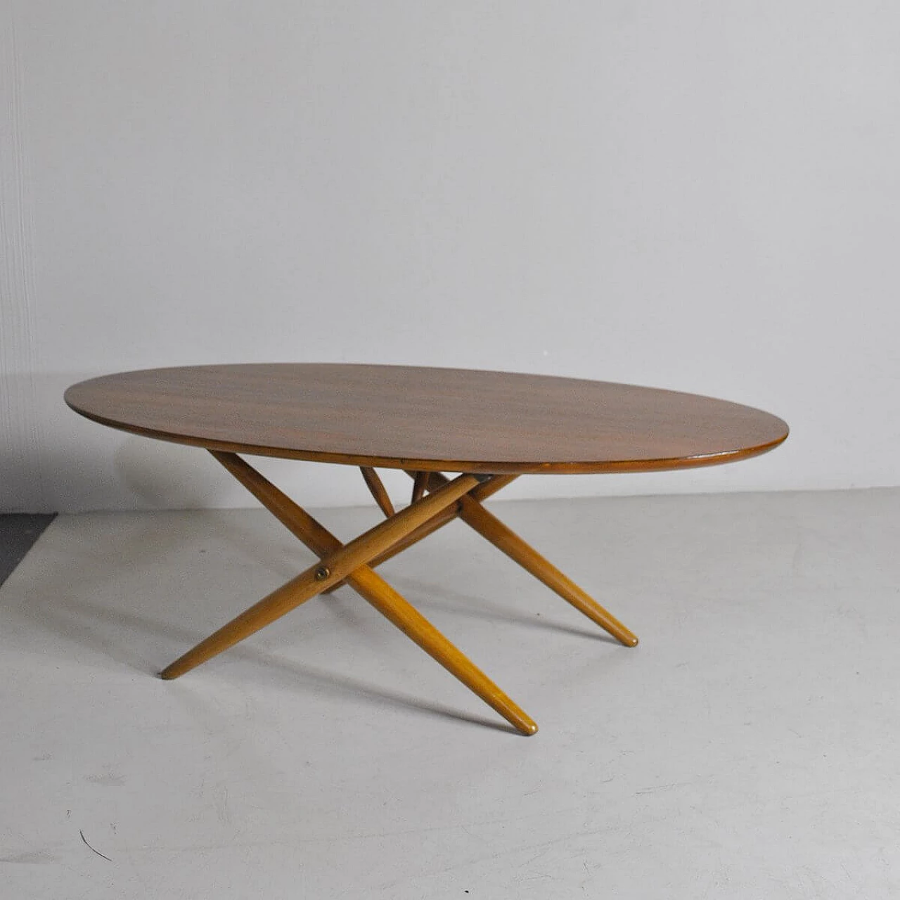 Ovalette coffee table in walnut by Ilmari Tapiovaara for Artek, 50s 1302870