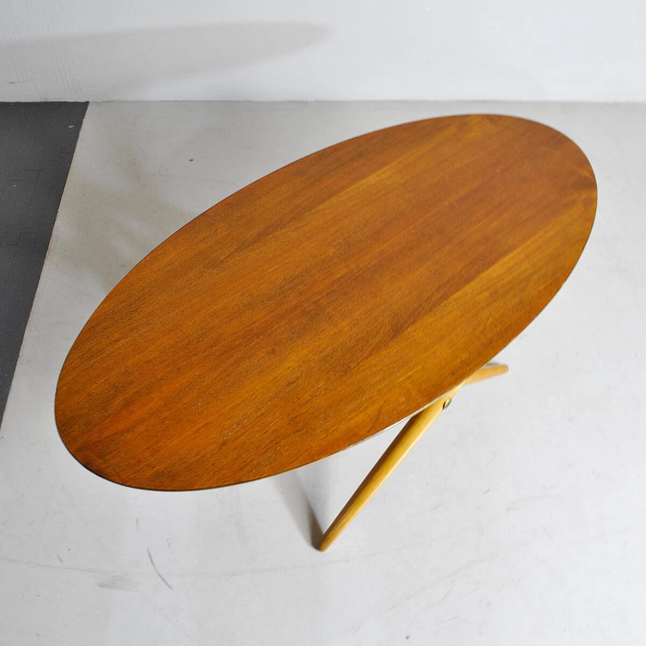 Ovalette coffee table in walnut by Ilmari Tapiovaara for Artek, 50s 1302878