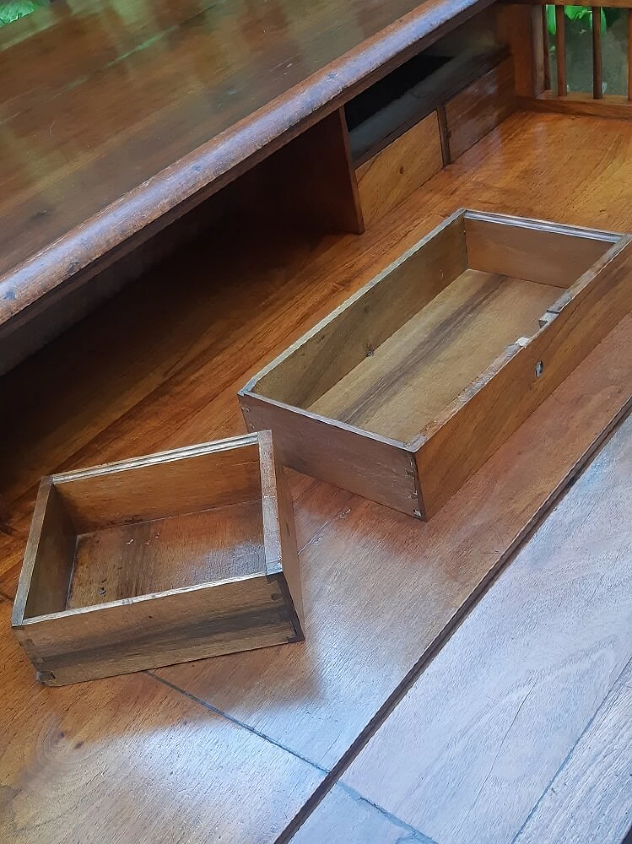 Cassettiera Biedermeier con scrittoio lastronata in noce e radica, '800 1303084