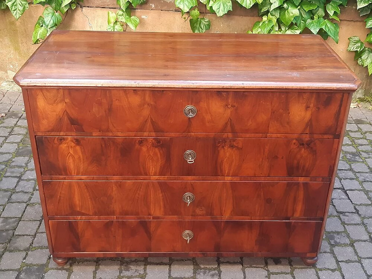 Cassettiera Biedermeier con scrittoio lastronata in noce e radica, '800 1303091