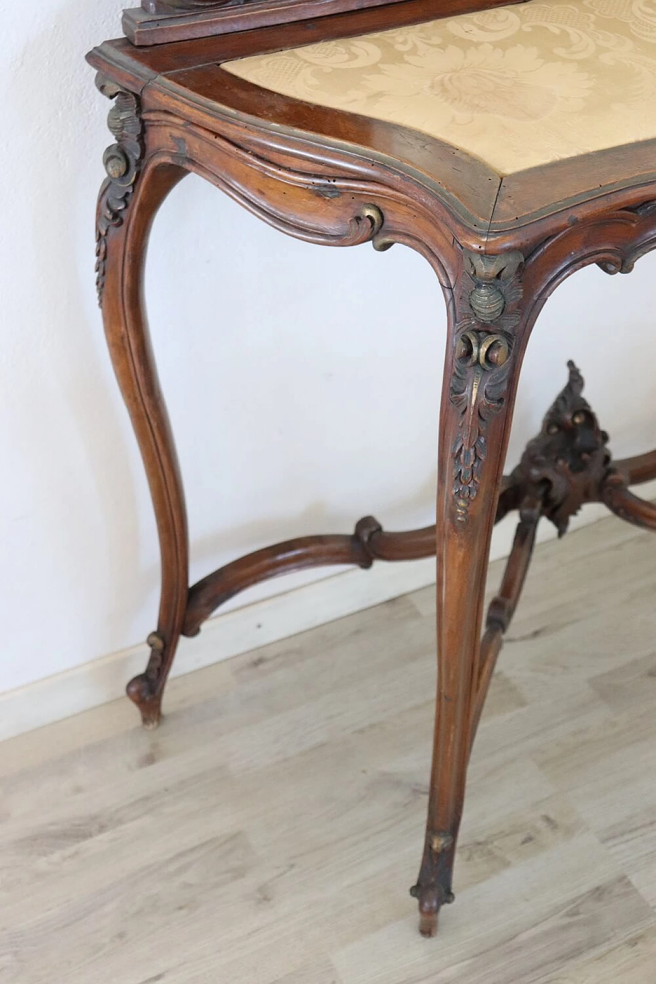 Carved walnut console table with mirror, late 19th century 1303617