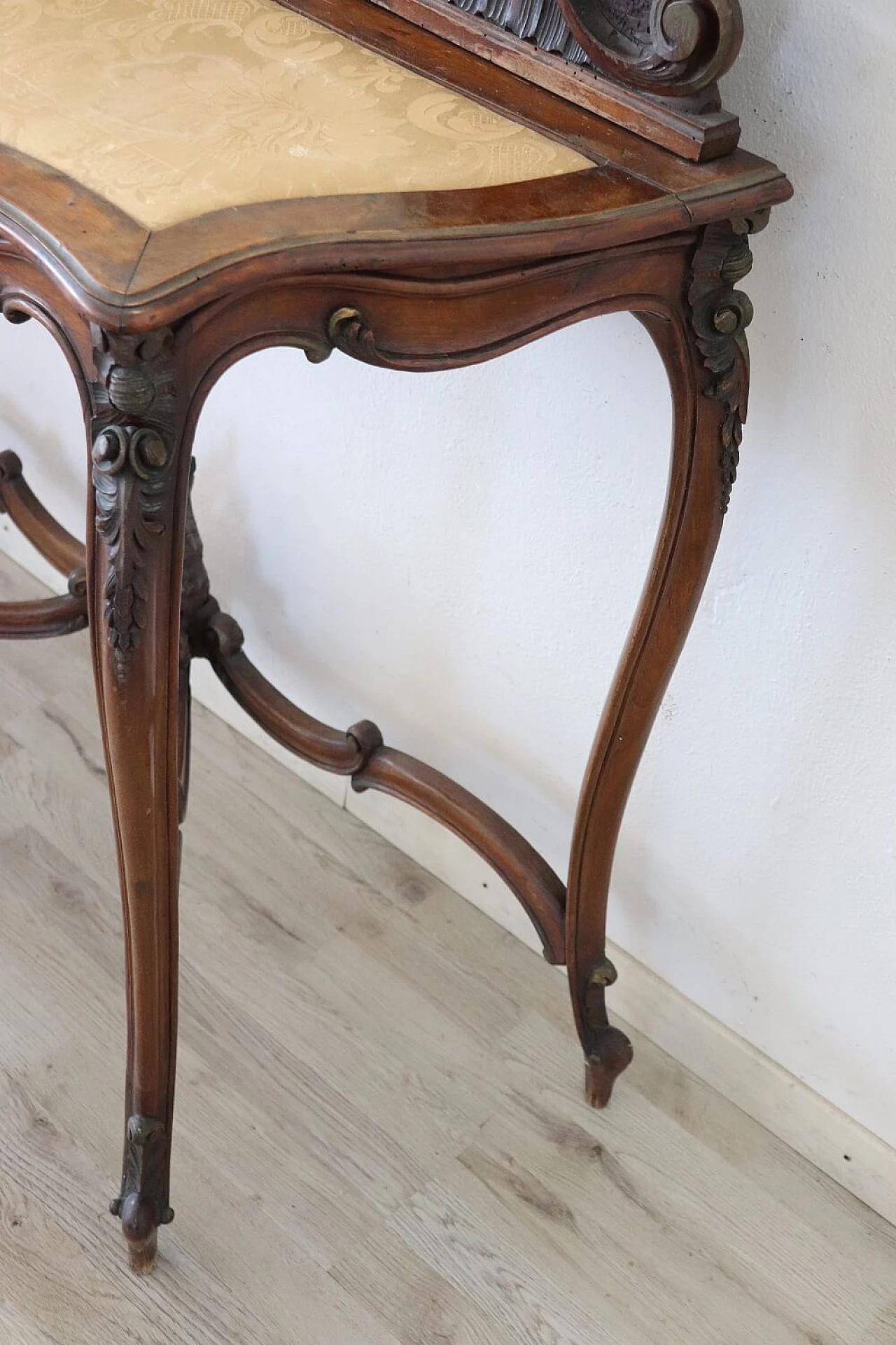 Carved walnut console table with mirror, late 19th century 1303619