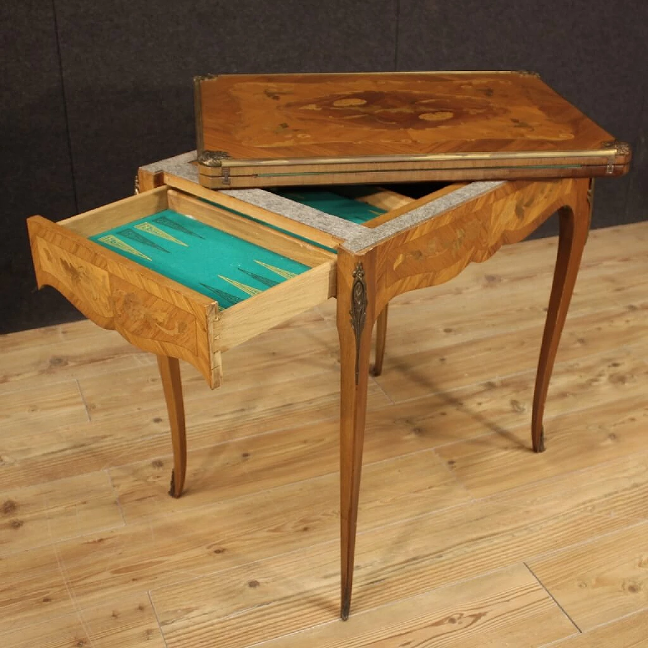 Tavolino da gioco in legno intarsiato con piano in panno, Francia 1304960