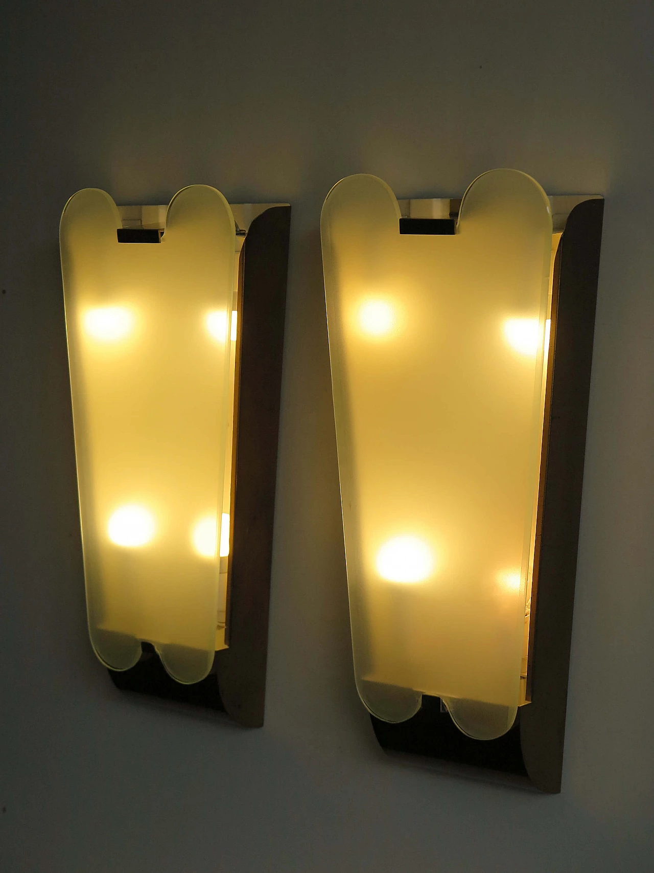 Pair of large brass and glass wall lamps by Fontana Arte, 1940s 1305083