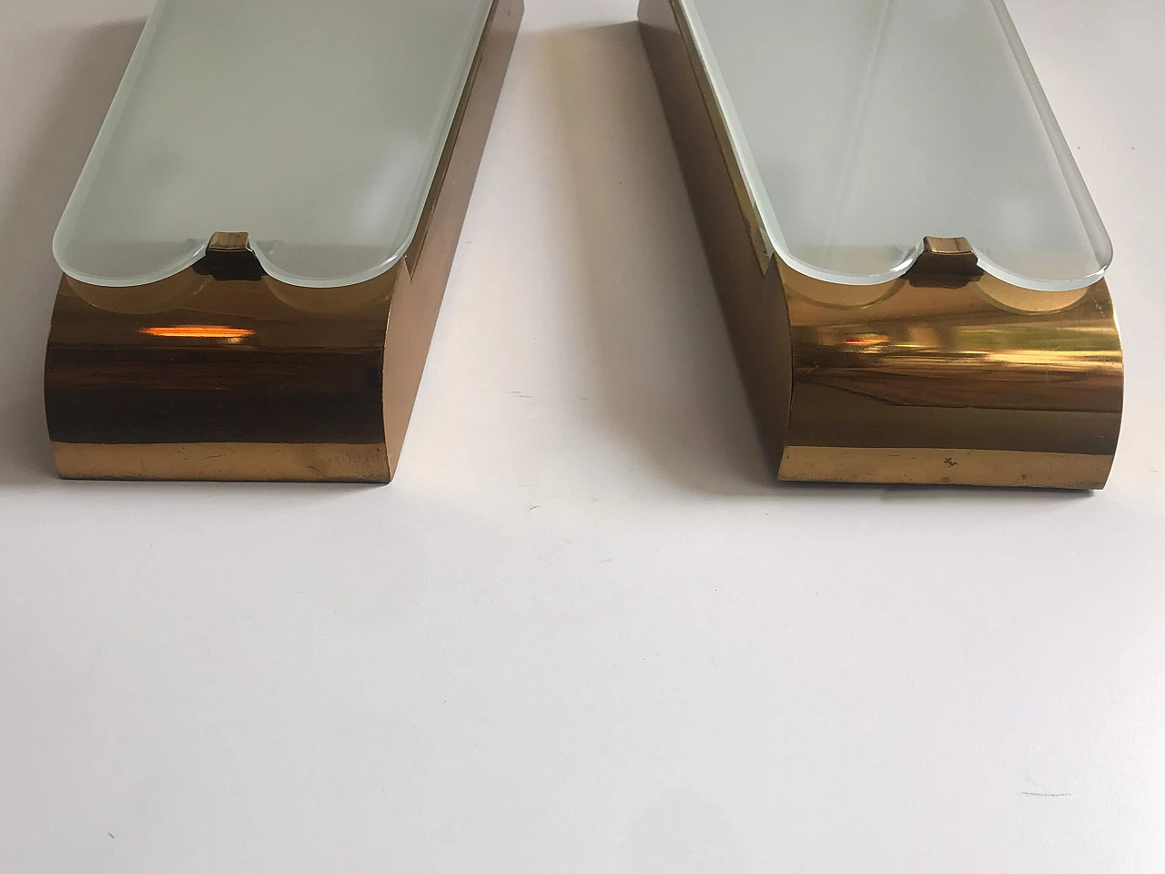 Pair of large brass and glass wall lamps by Fontana Arte, 1940s 1305086