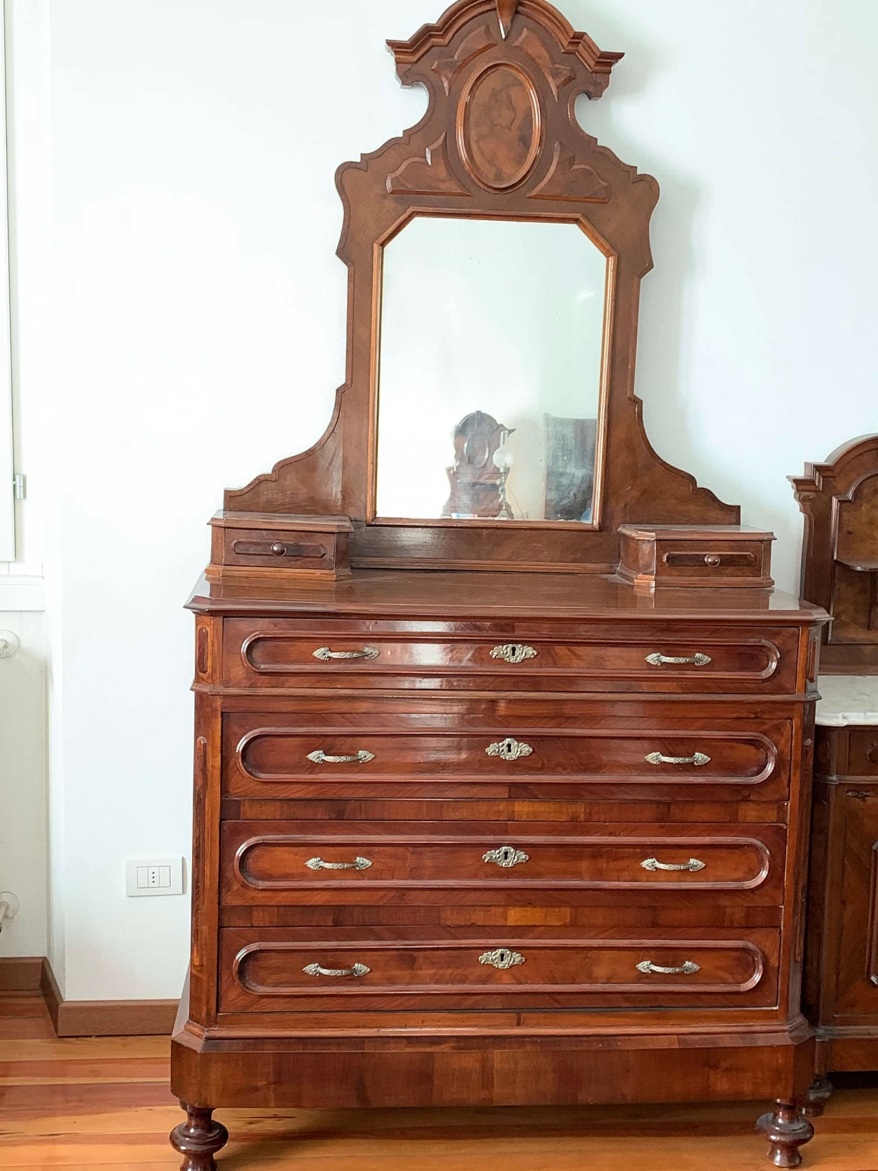 Wooden chest of drawers with mirror, early 20th century 1305341