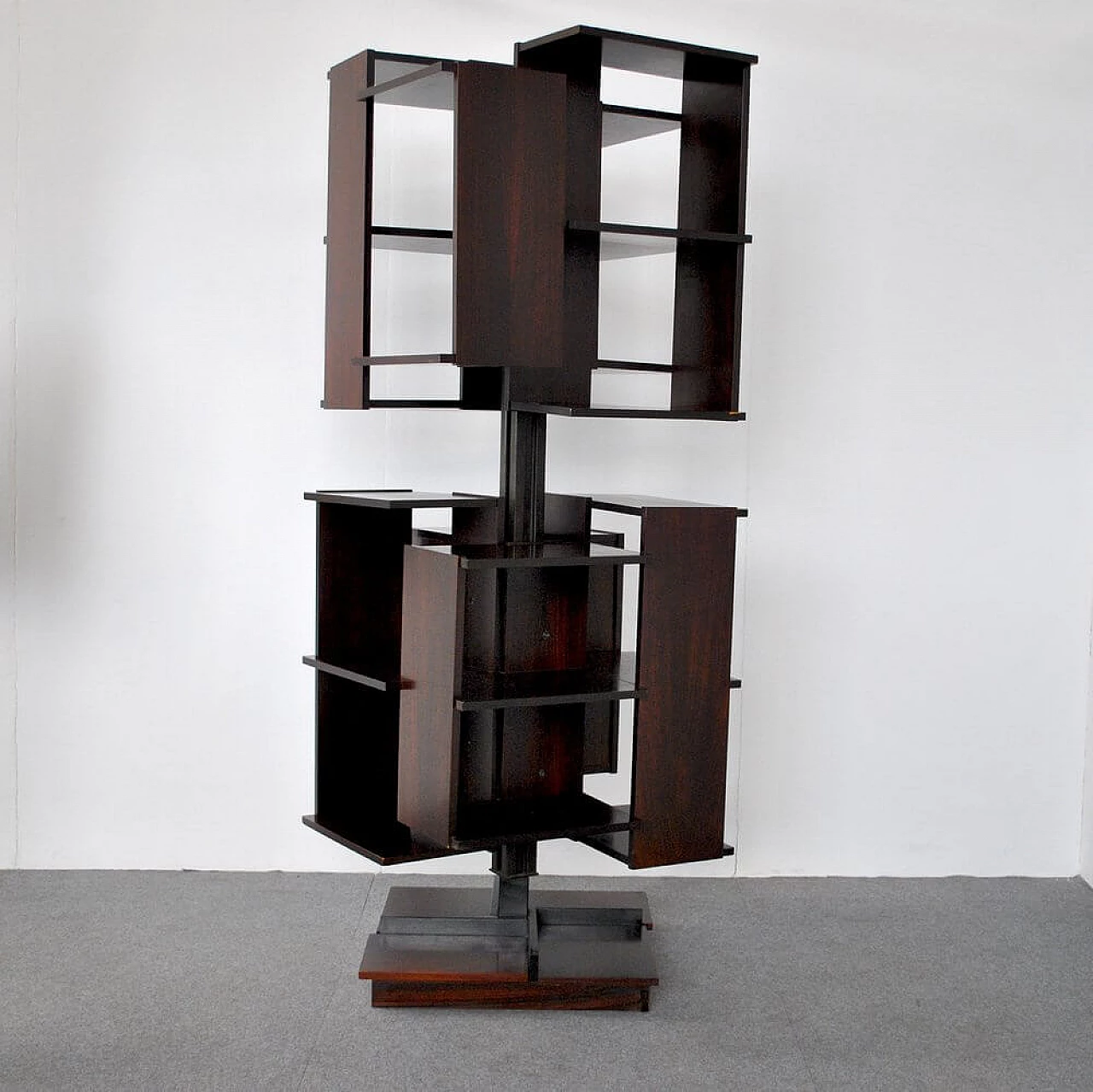 Swivel center bookcase in metal and walnut by Claudio Salocchi for Luigi Sormani, 60s 1305474