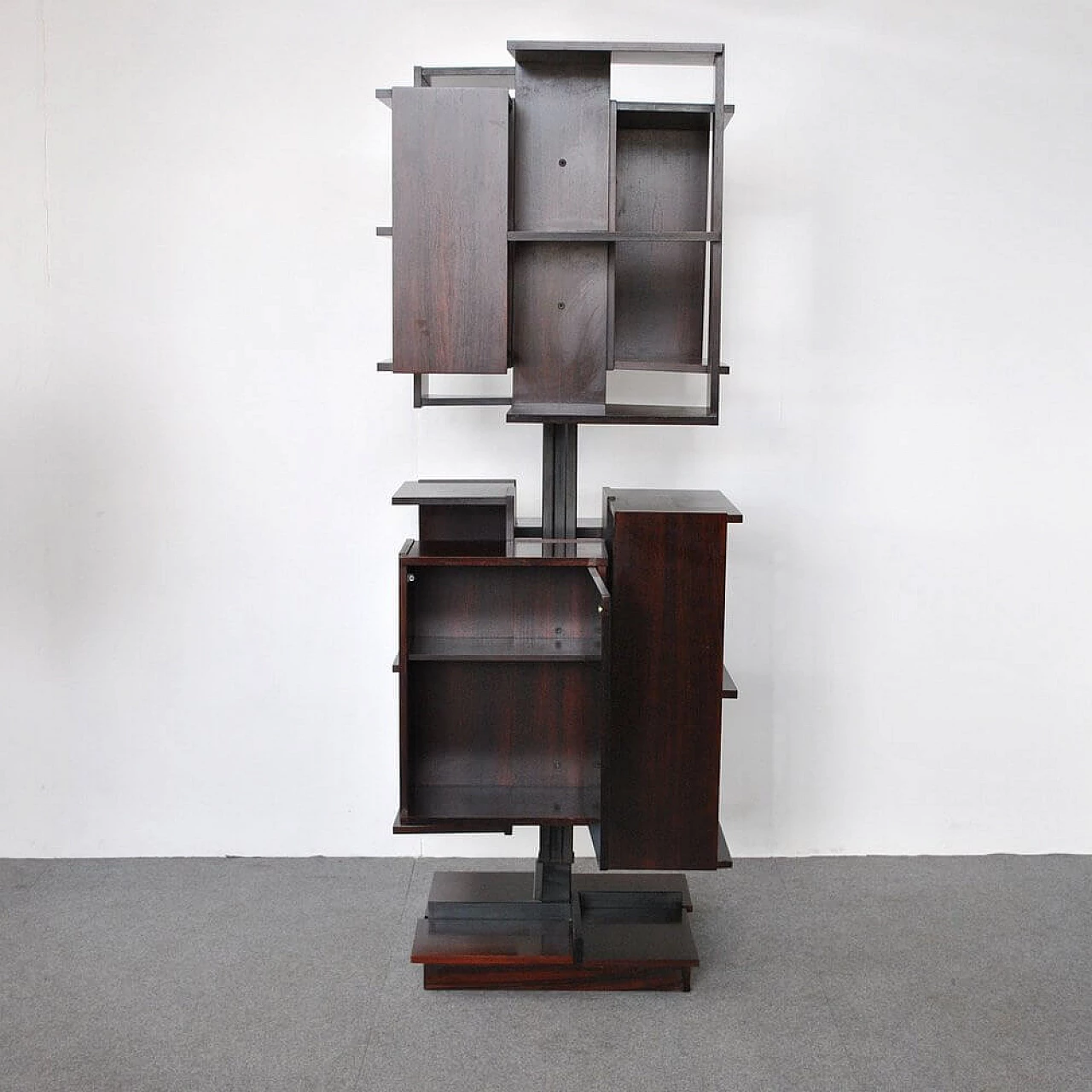 Swivel center bookcase in metal and walnut by Claudio Salocchi for Luigi Sormani, 60s 1305478