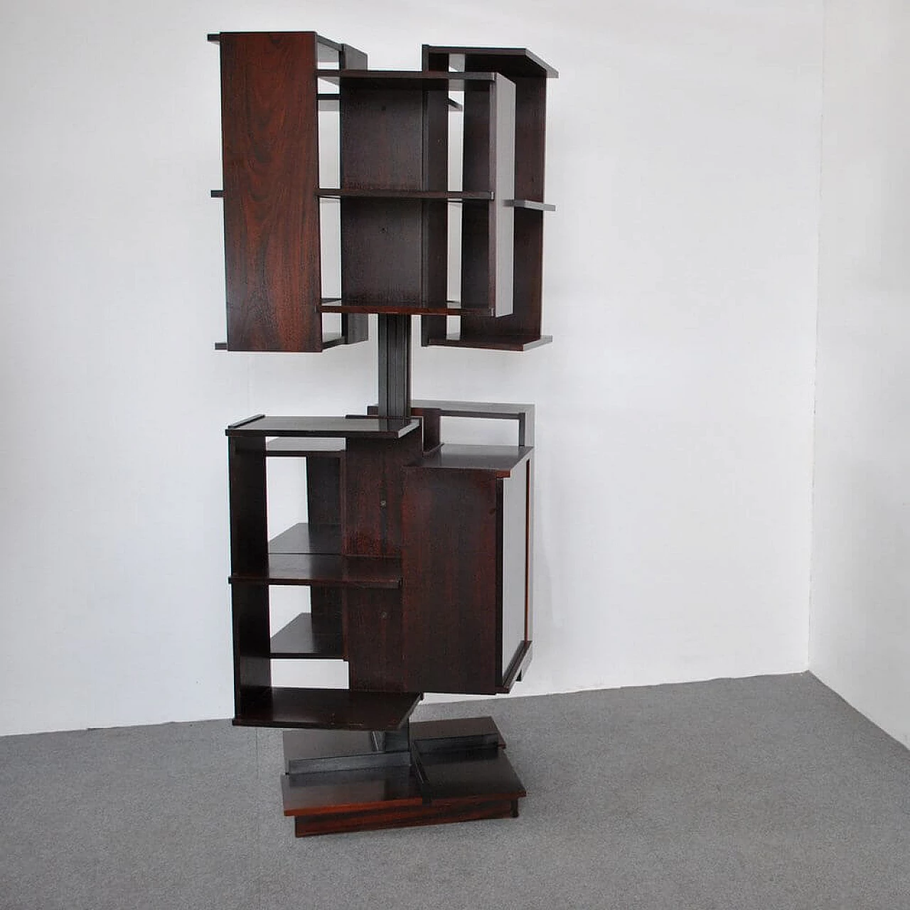 Swivel center bookcase in metal and walnut by Claudio Salocchi for Luigi Sormani, 60s 1305479