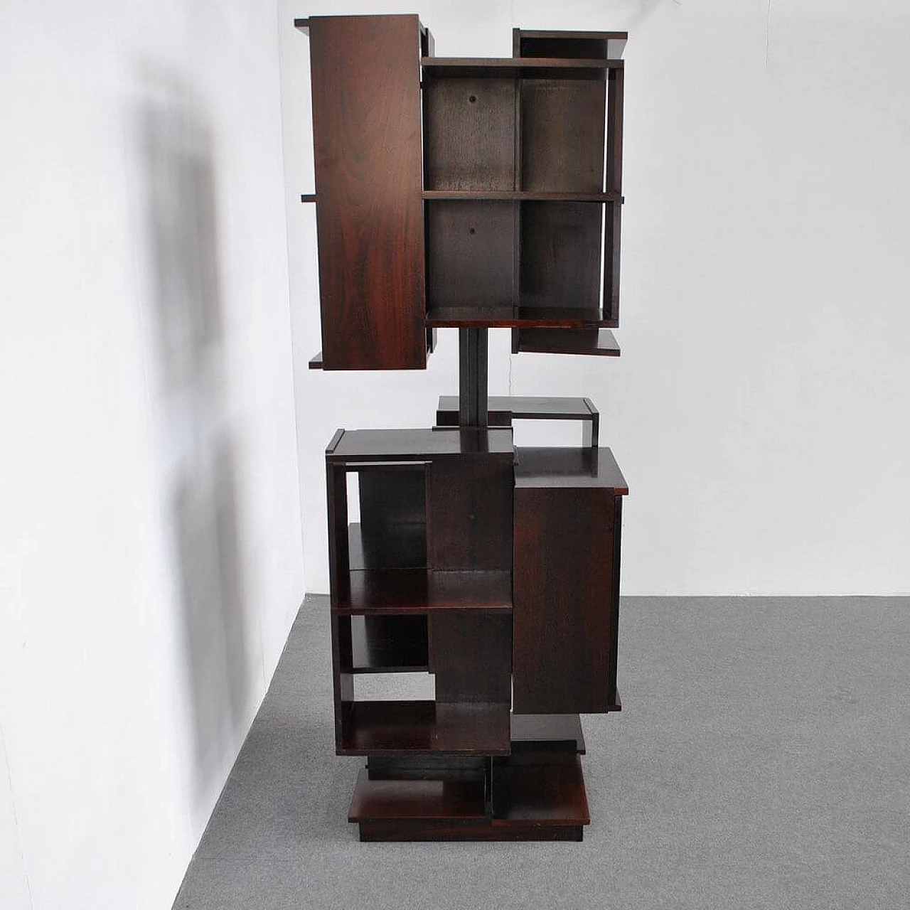 Swivel center bookcase in metal and walnut by Claudio Salocchi for Luigi Sormani, 60s 1305482