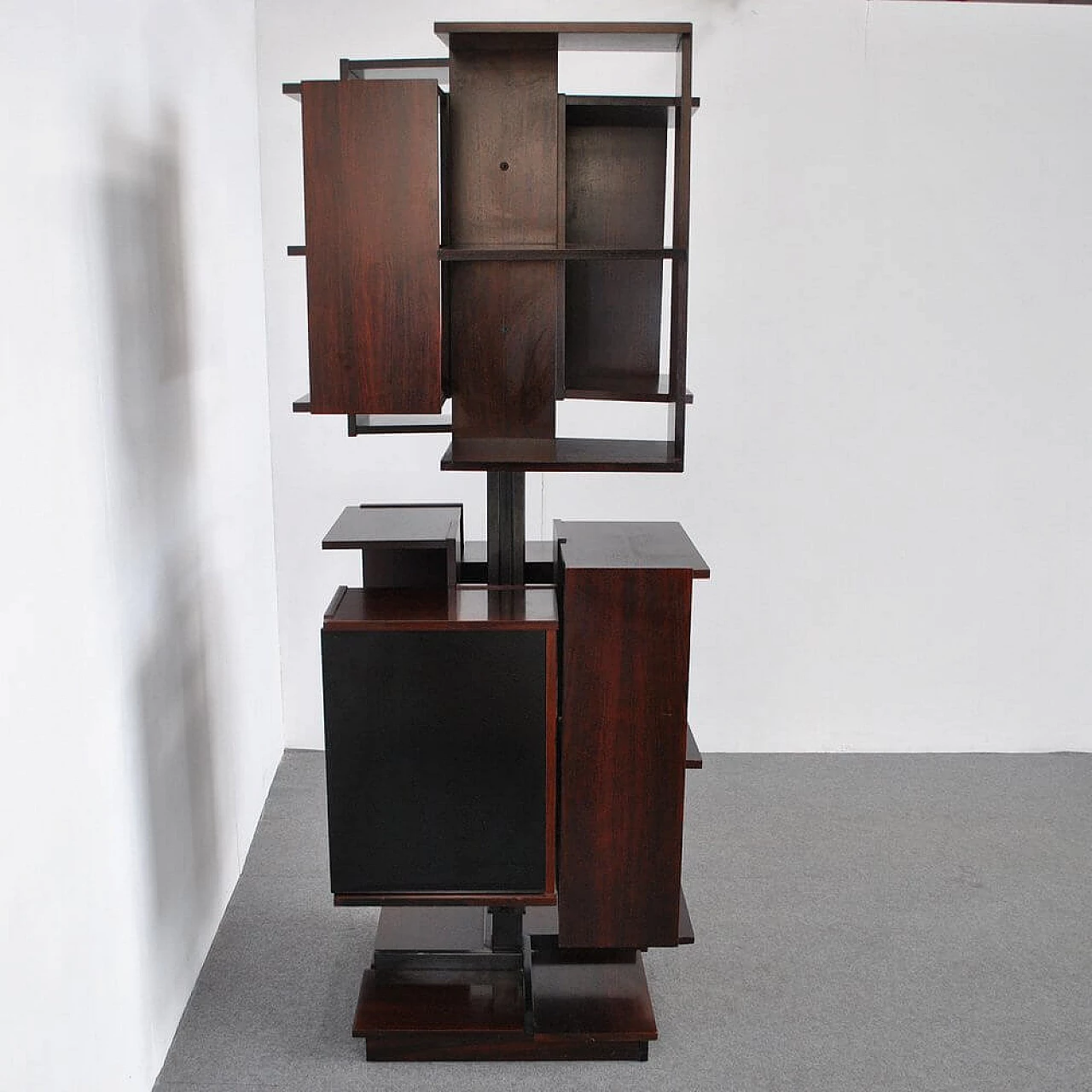Swivel center bookcase in metal and walnut by Claudio Salocchi for Luigi Sormani, 60s 1305483