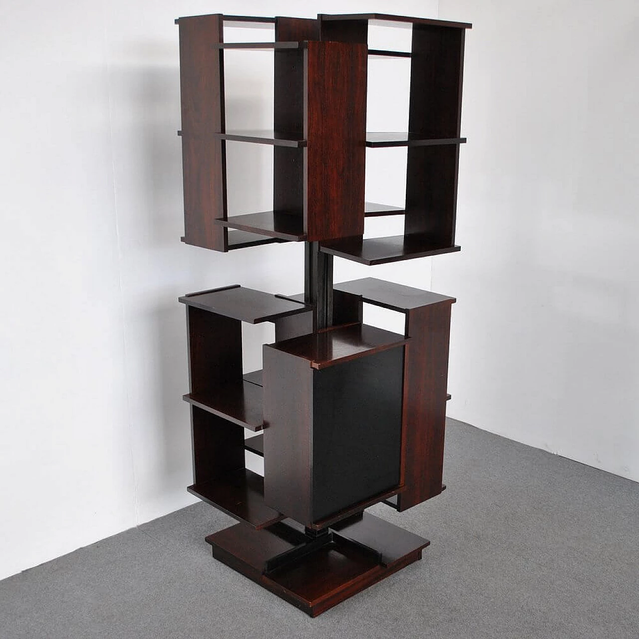 Swivel center bookcase in metal and walnut by Claudio Salocchi for Luigi Sormani, 60s 1305484