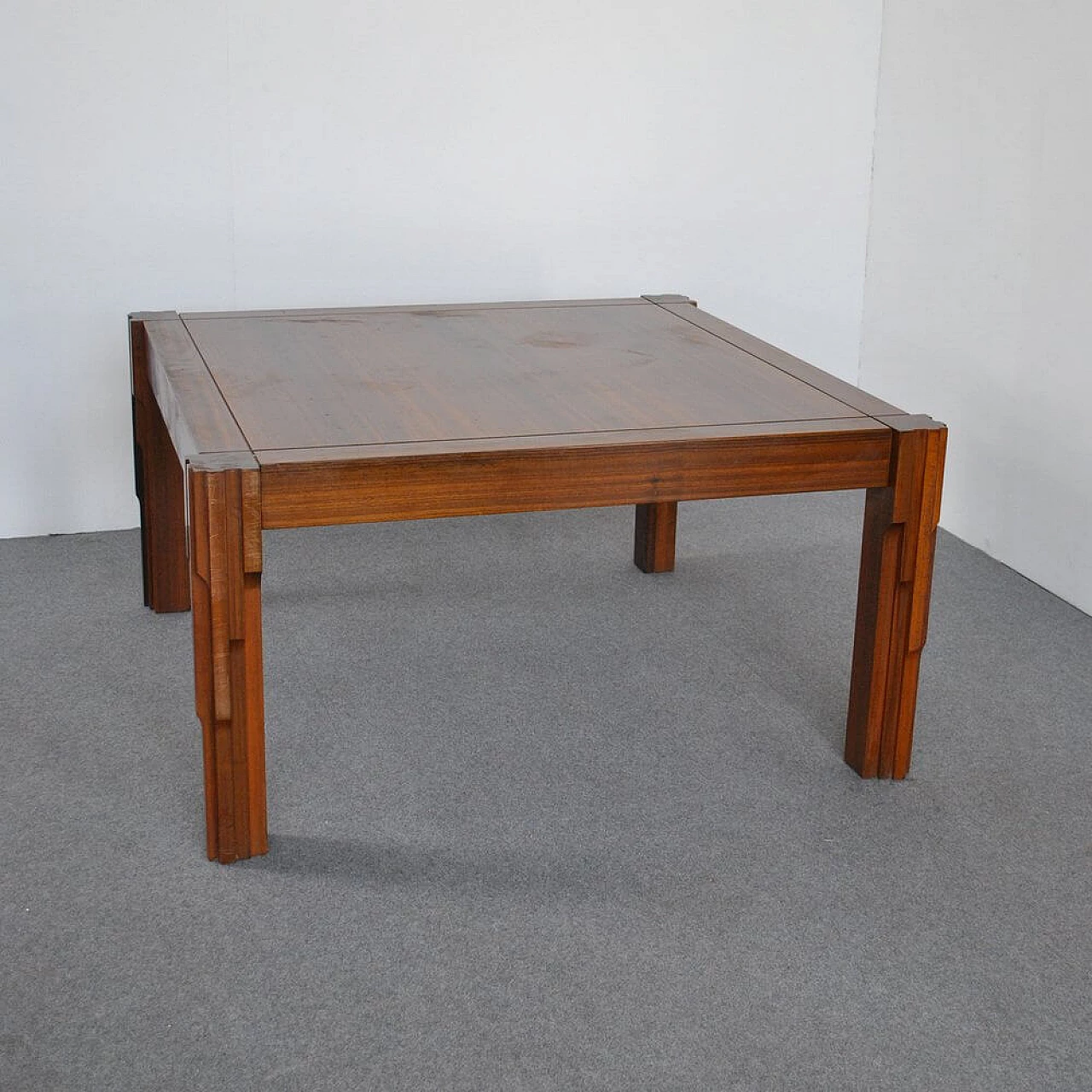 Square table in walnut by Luciano Frigerio for Frigerio di Desio, 70s 1305522
