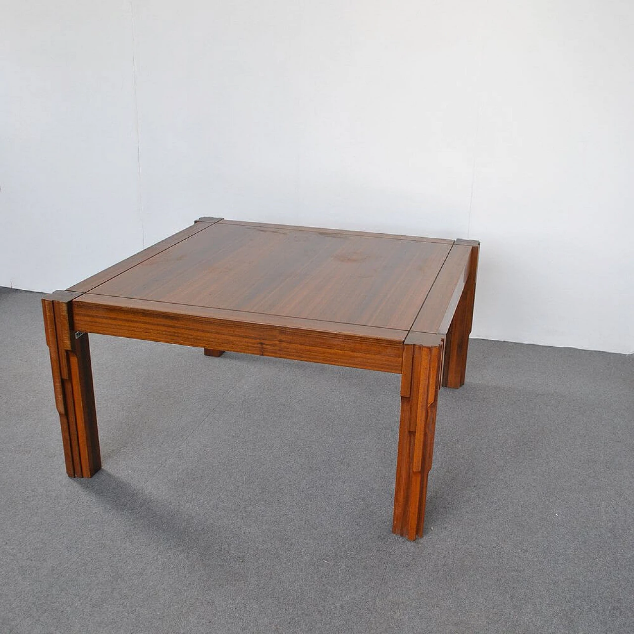 Square table in walnut by Luciano Frigerio for Frigerio di Desio, 70s 1305524