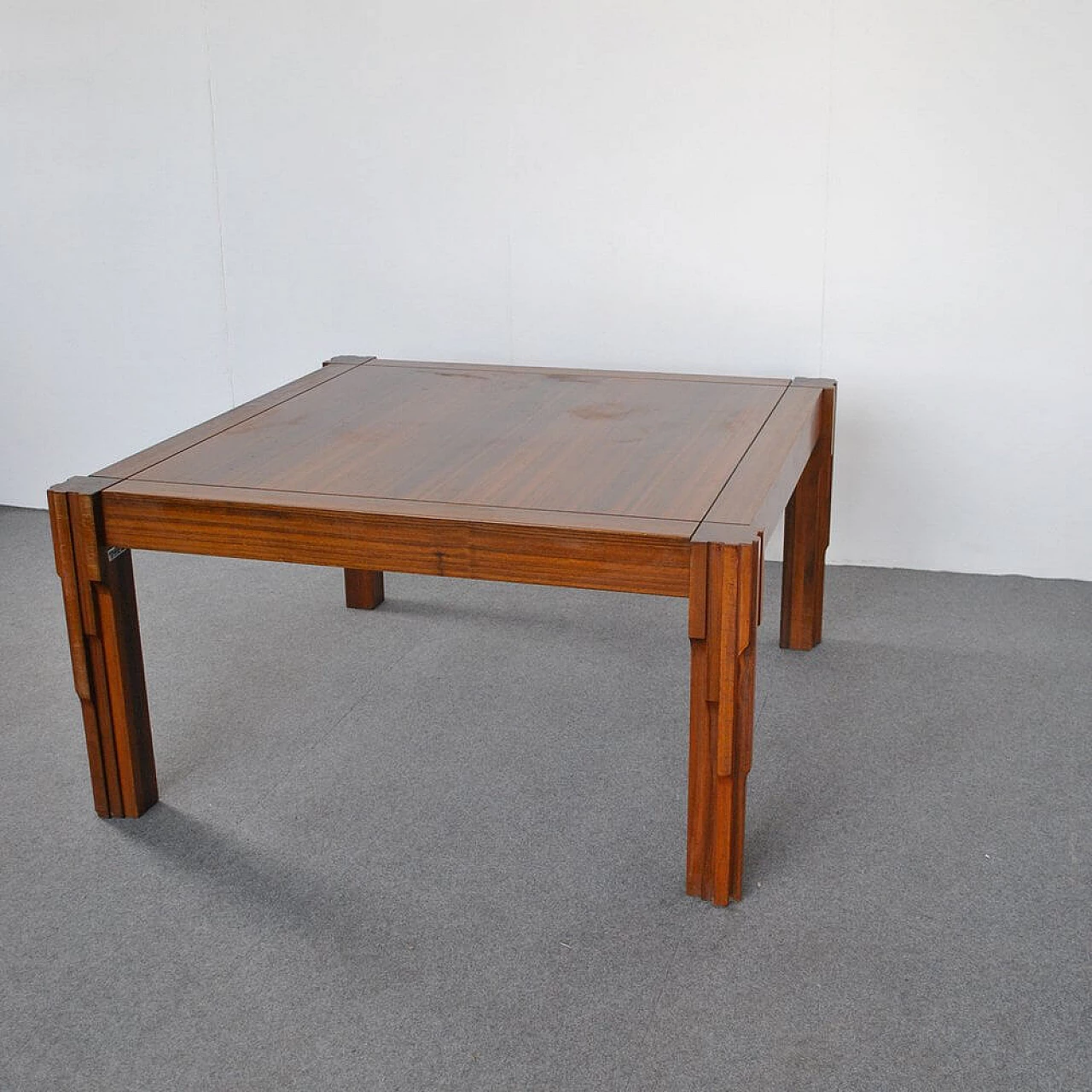 Square table in walnut by Luciano Frigerio for Frigerio di Desio, 70s 1305525