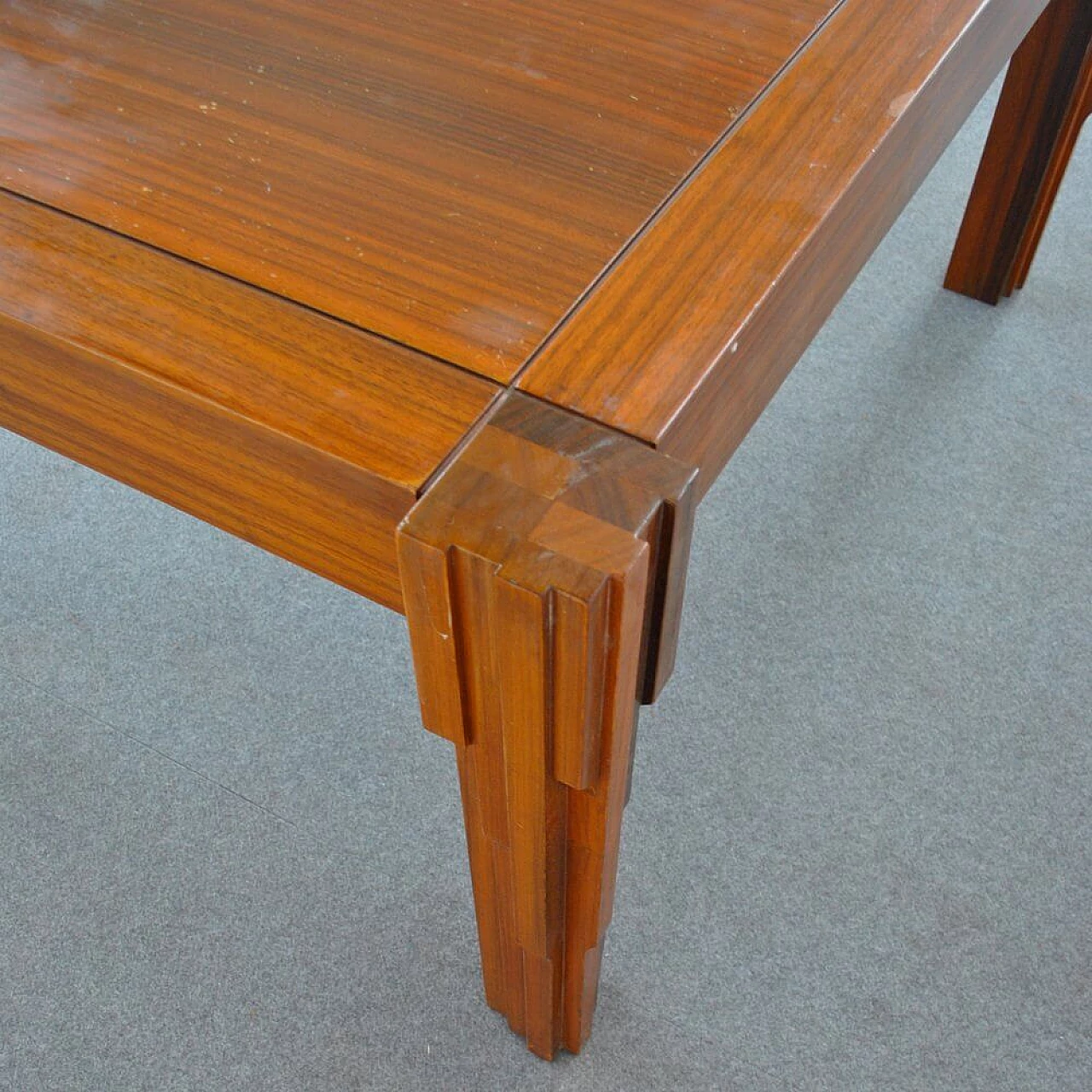Square table in walnut by Luciano Frigerio for Frigerio di Desio, 70s 1305529