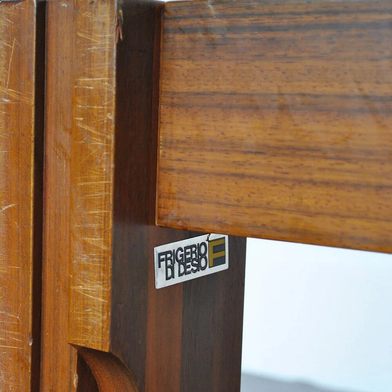 Tavolo quadrato in noce di Luciano Frigerio per Frigerio di Desio, anni '70 1305530