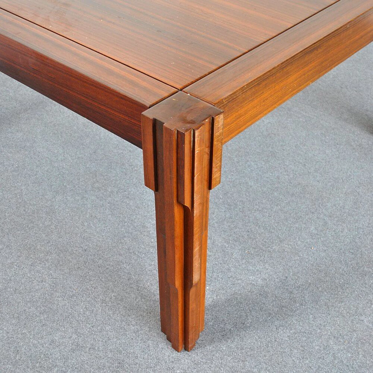 Square table in walnut by Luciano Frigerio for Frigerio di Desio, 70s 1305532