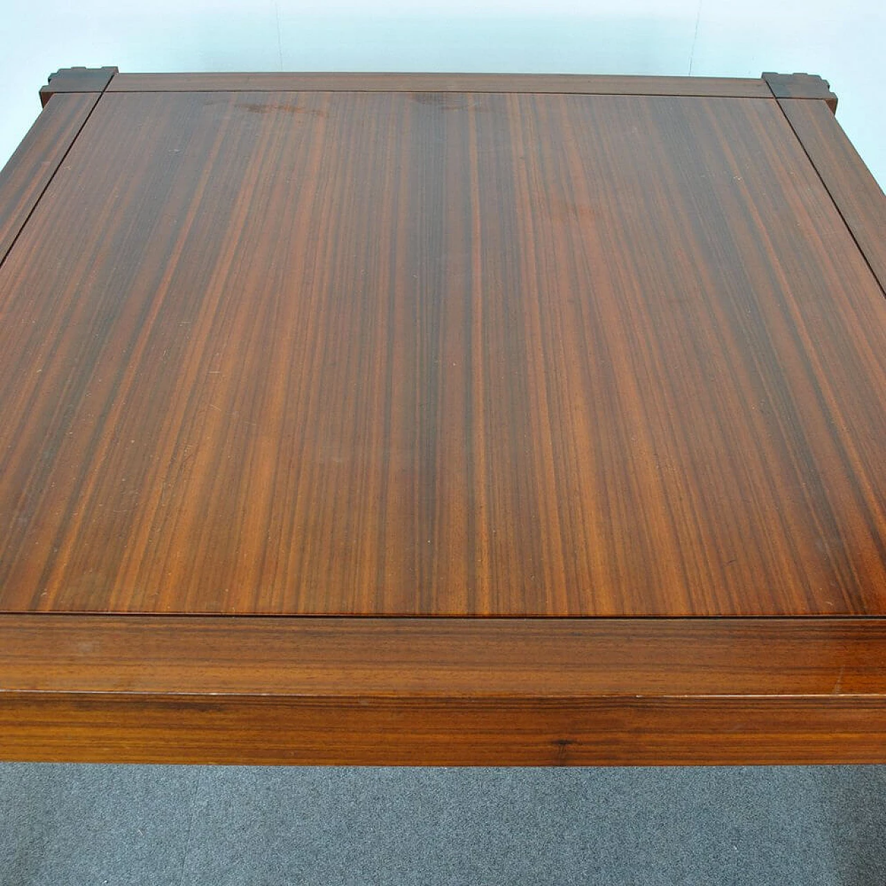 Square table in walnut by Luciano Frigerio for Frigerio di Desio, 70s 1305534