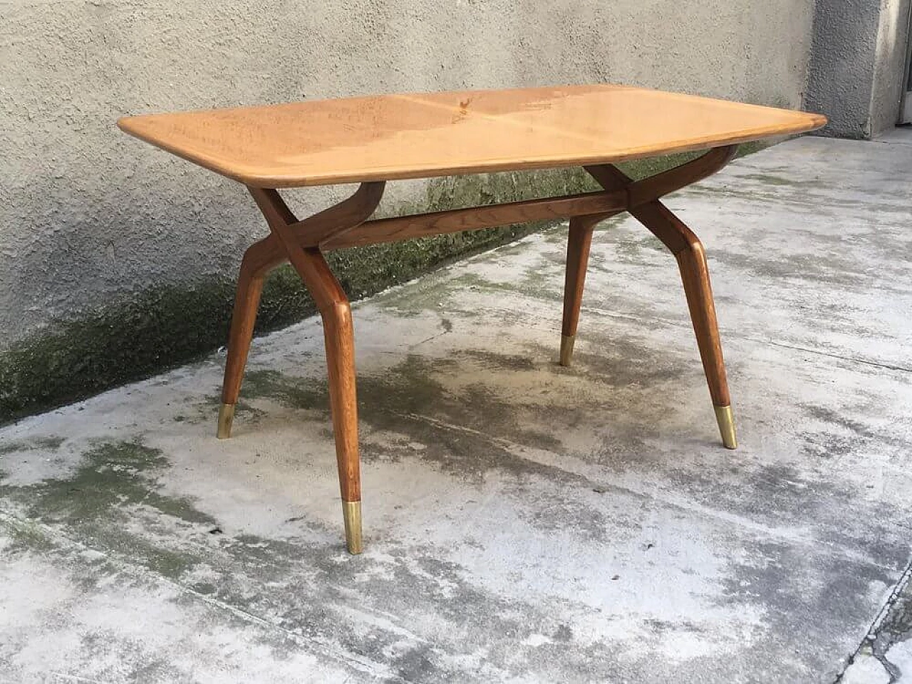 Table in the style of Gio Ponti in ash, walnut and brass, 50s 1305551