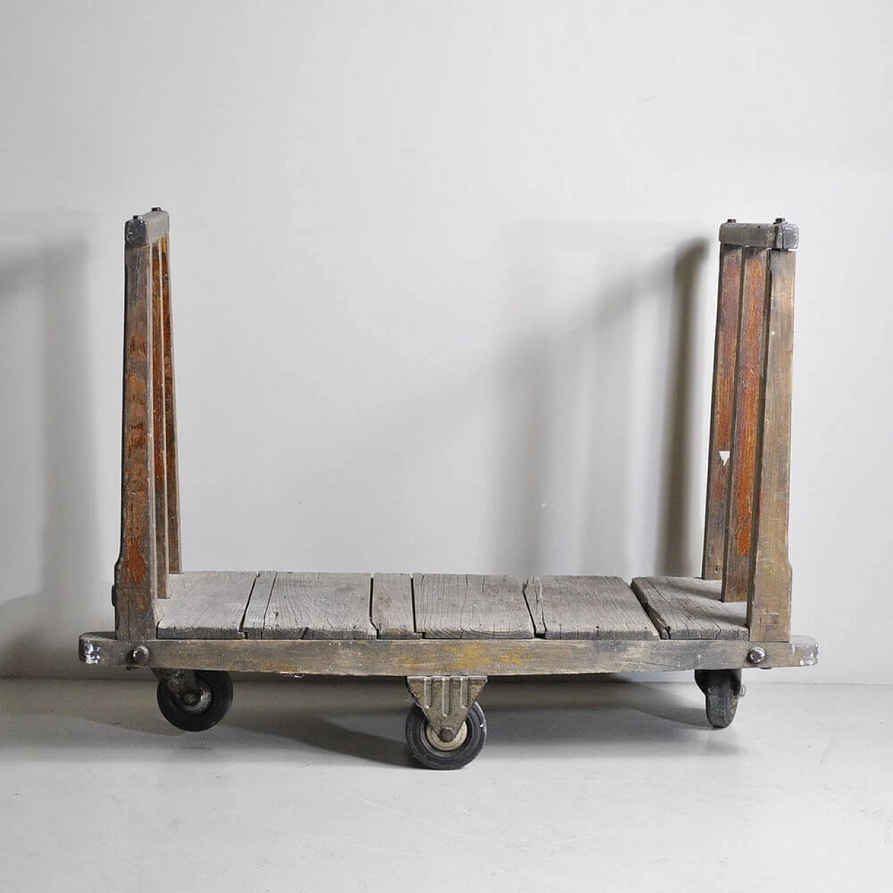Industrial trolley in wood, 30s 1306205