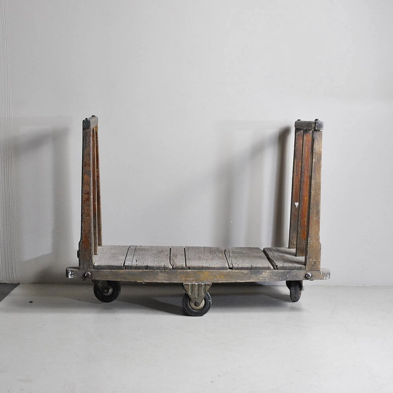 Industrial trolley in wood, 30s 1306206