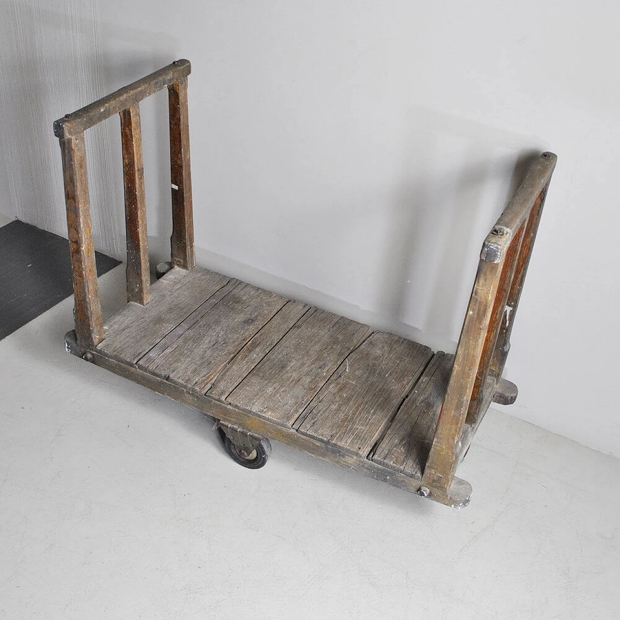 Industrial trolley in wood, 30s 1306207