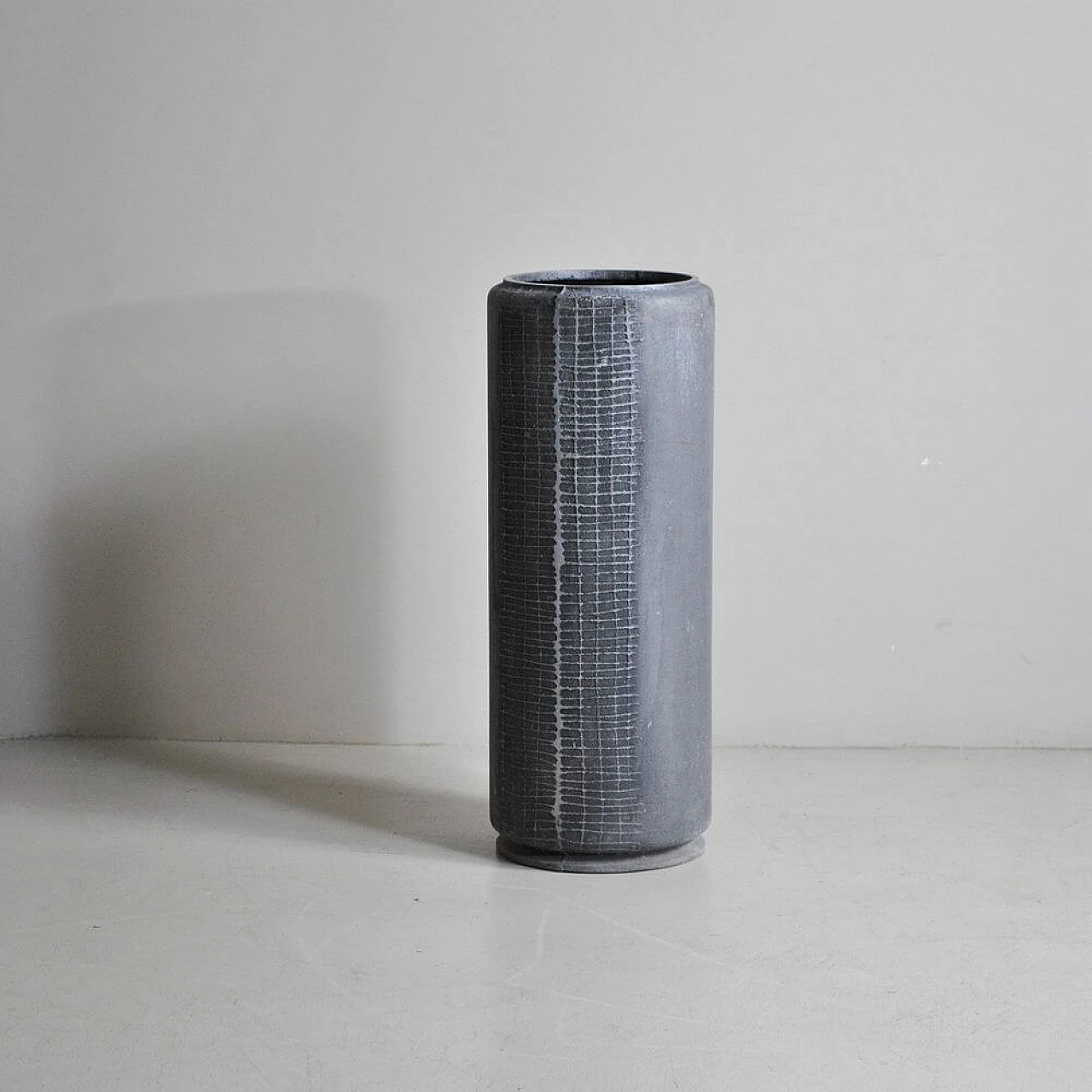 Vaso in metallo di Burchiellaro Lorenzo, anni '70 1306308