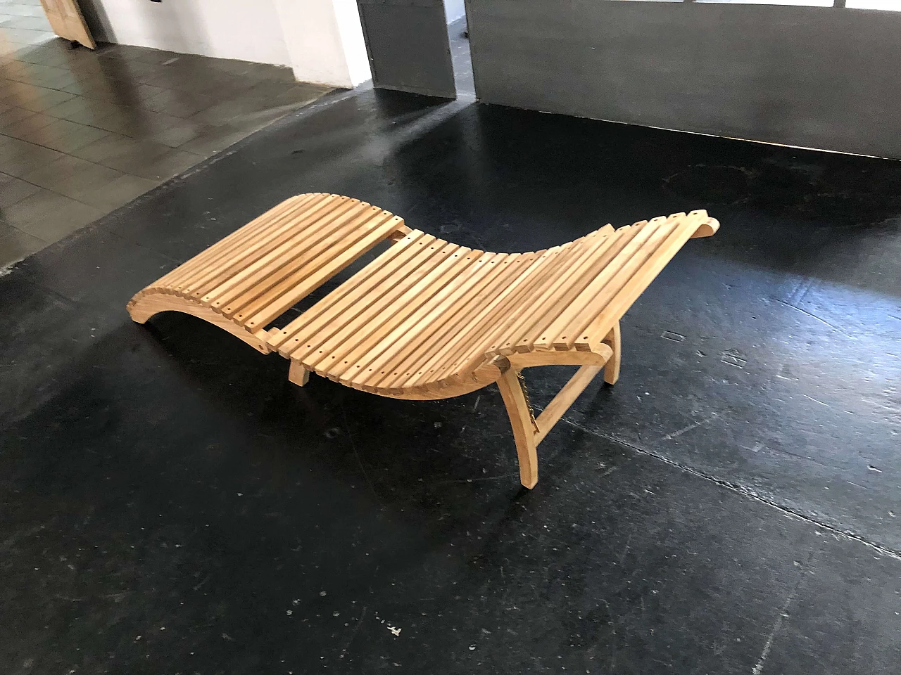 Folding wooden chaise longue 1306629
