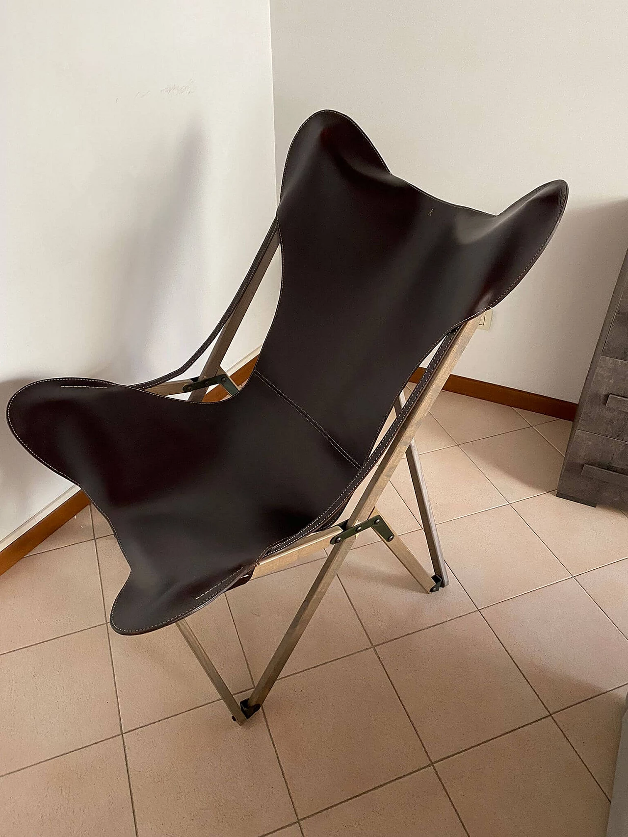 Poltrona tripolina Milady in cuoio di Henry Beguelin 1306883