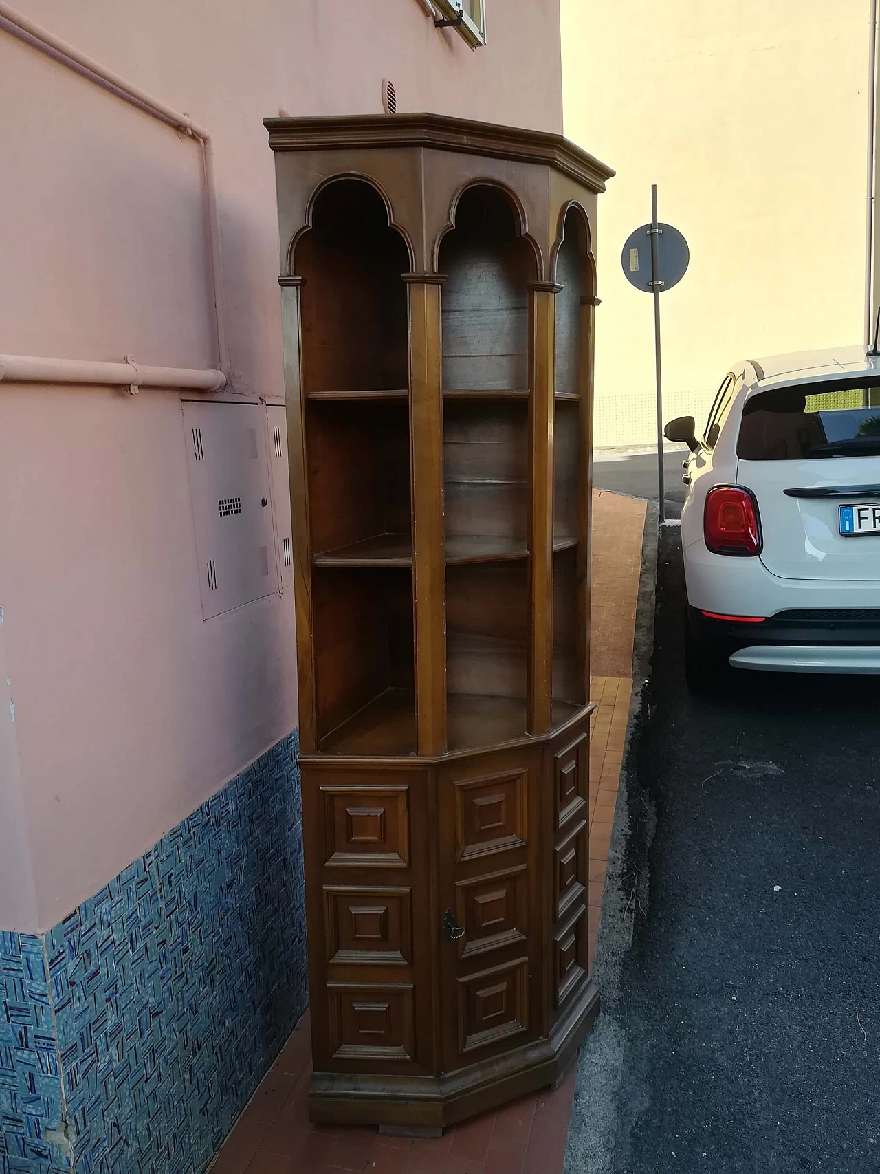 Angoliera in legno con ripiani, anni '80 1307376